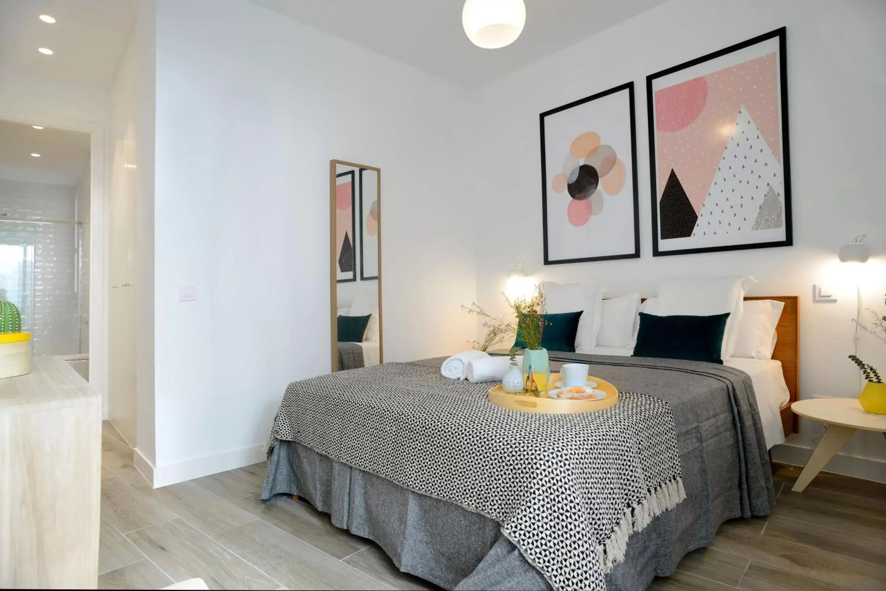 Property building, Bed in nQn Aparts & Suites Madrid