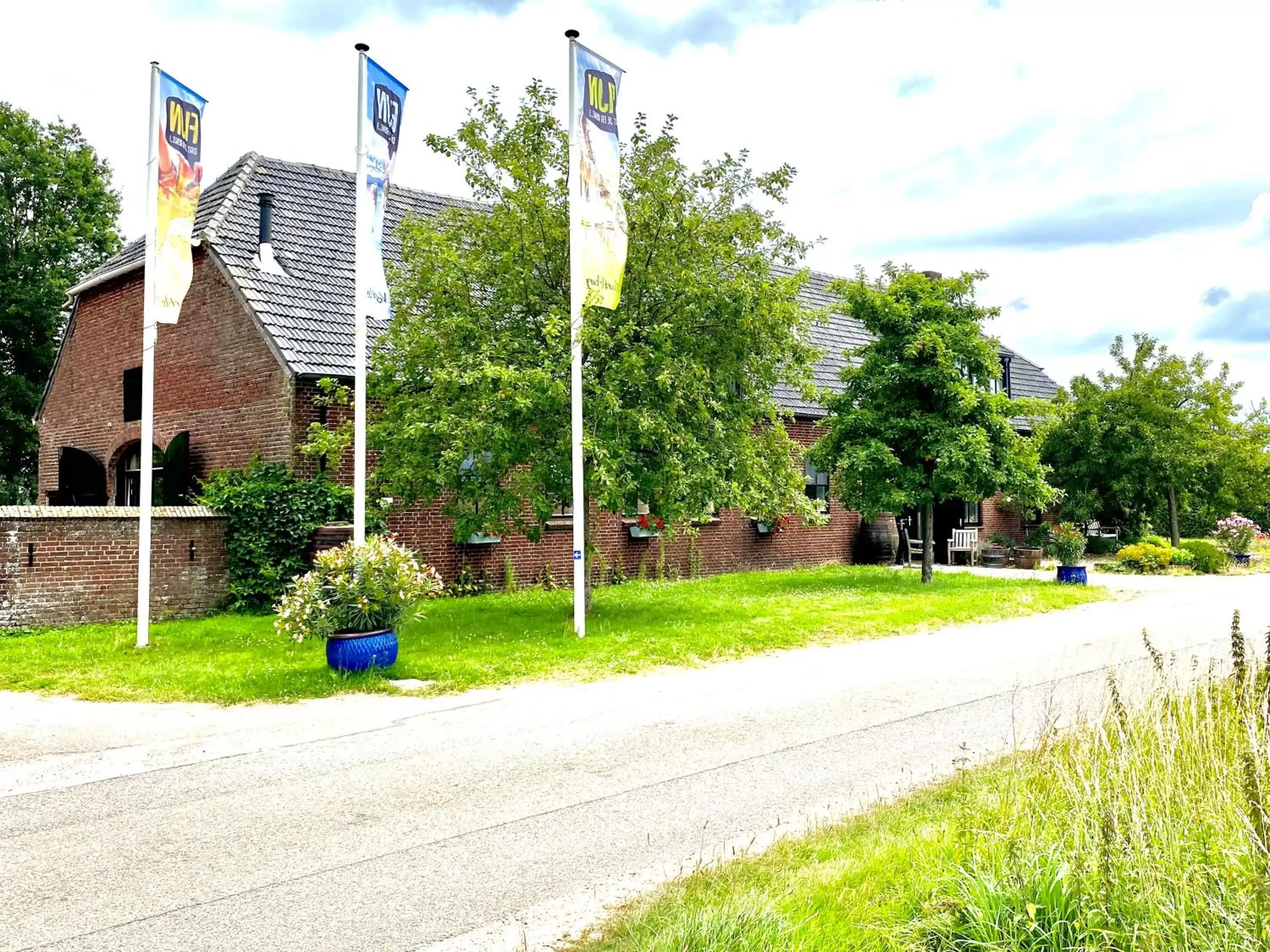 Property building, Garden in De Heeren Hoeve Carpe Diem