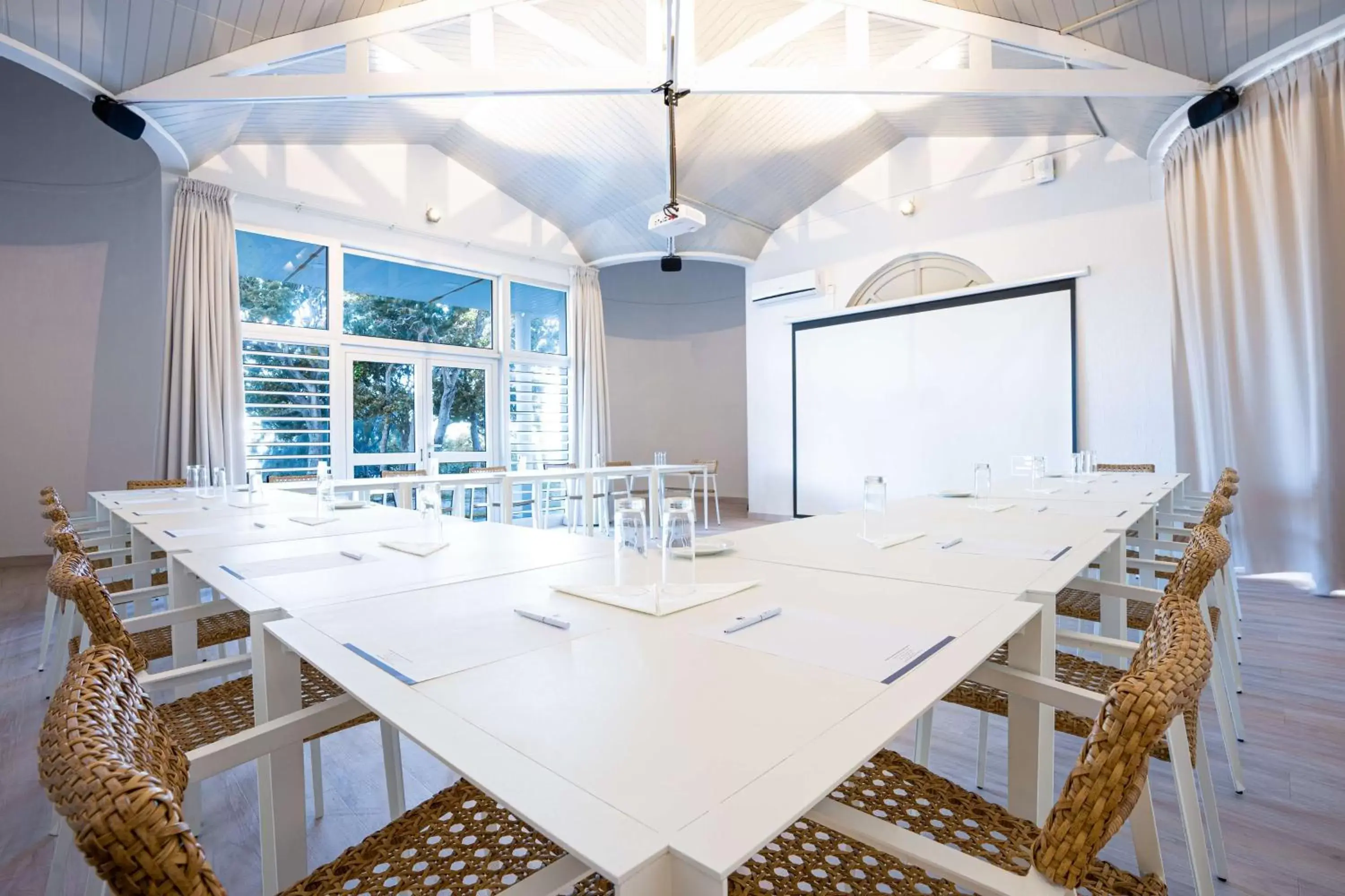 Meeting/conference room in DoubleTree by Hilton Noumea Ilot Maitre Resort