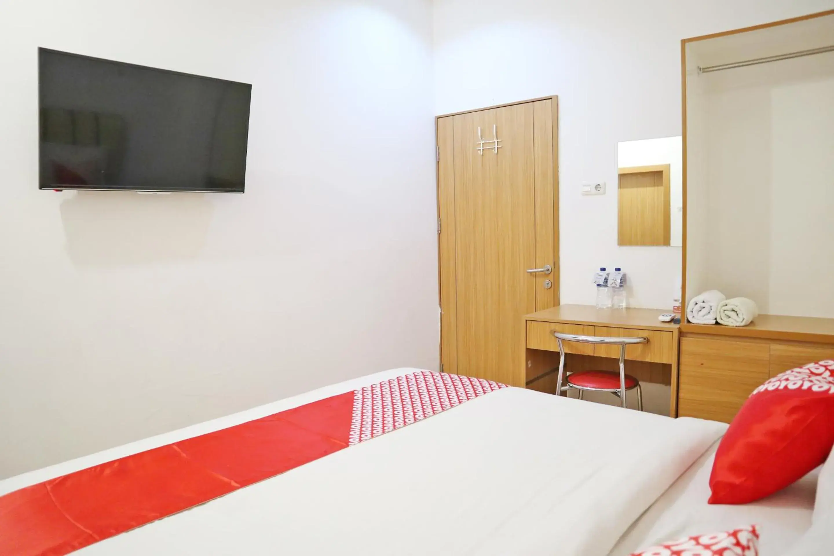 Bedroom, TV/Entertainment Center in OYO 1673 M Authentic Kost Man