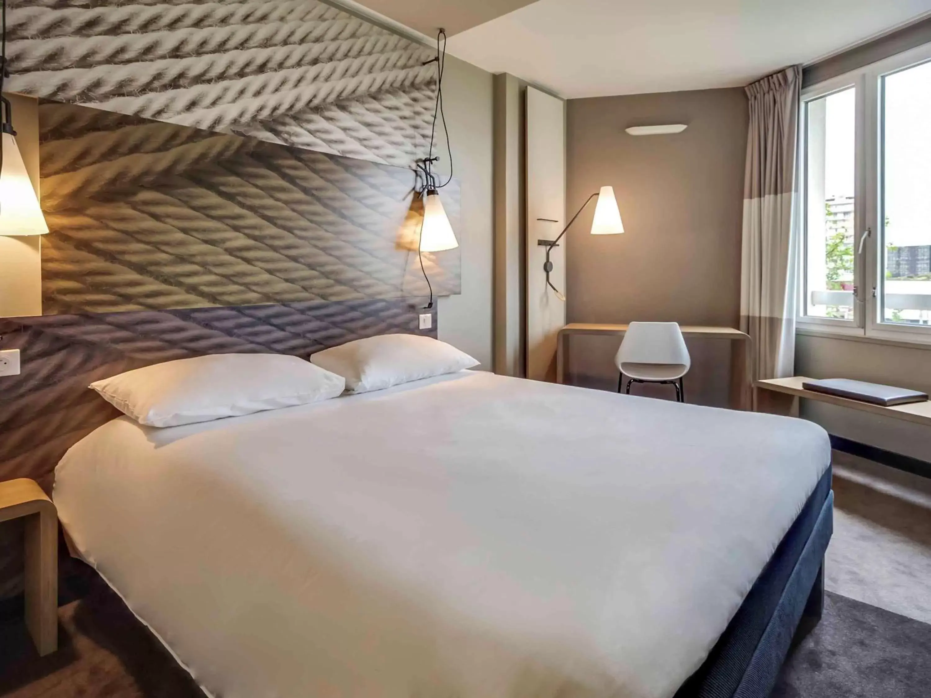 Photo of the whole room, Bed in ibis Orleans Centre Gare