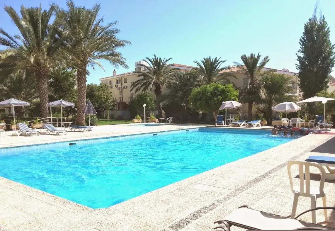 Swimming Pool in Marion Hotel