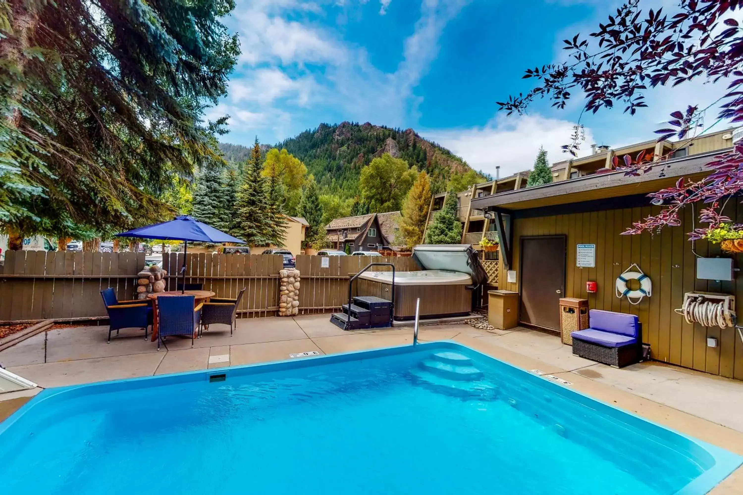 Natural landscape, Swimming Pool in Aspen Mountain Lodge
