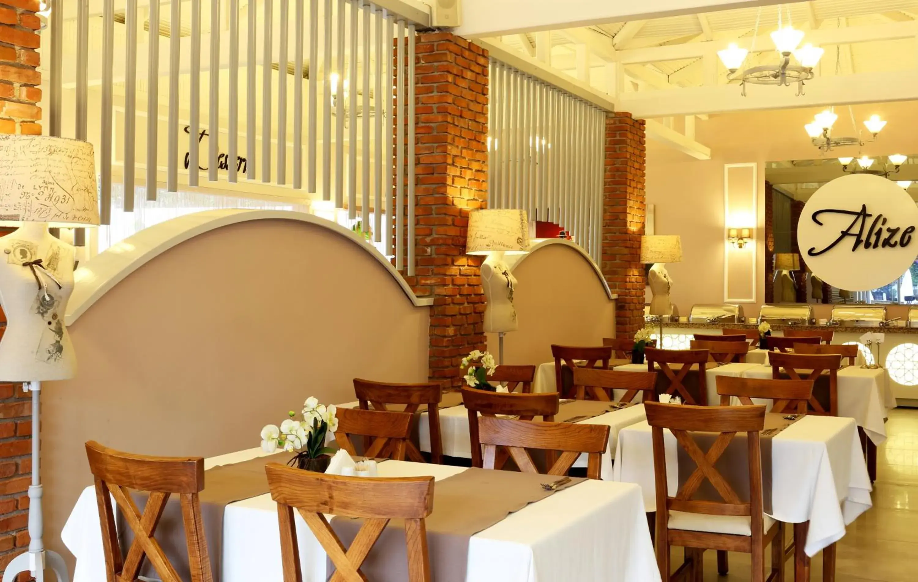 Restaurant/Places to Eat in Alize Hotel