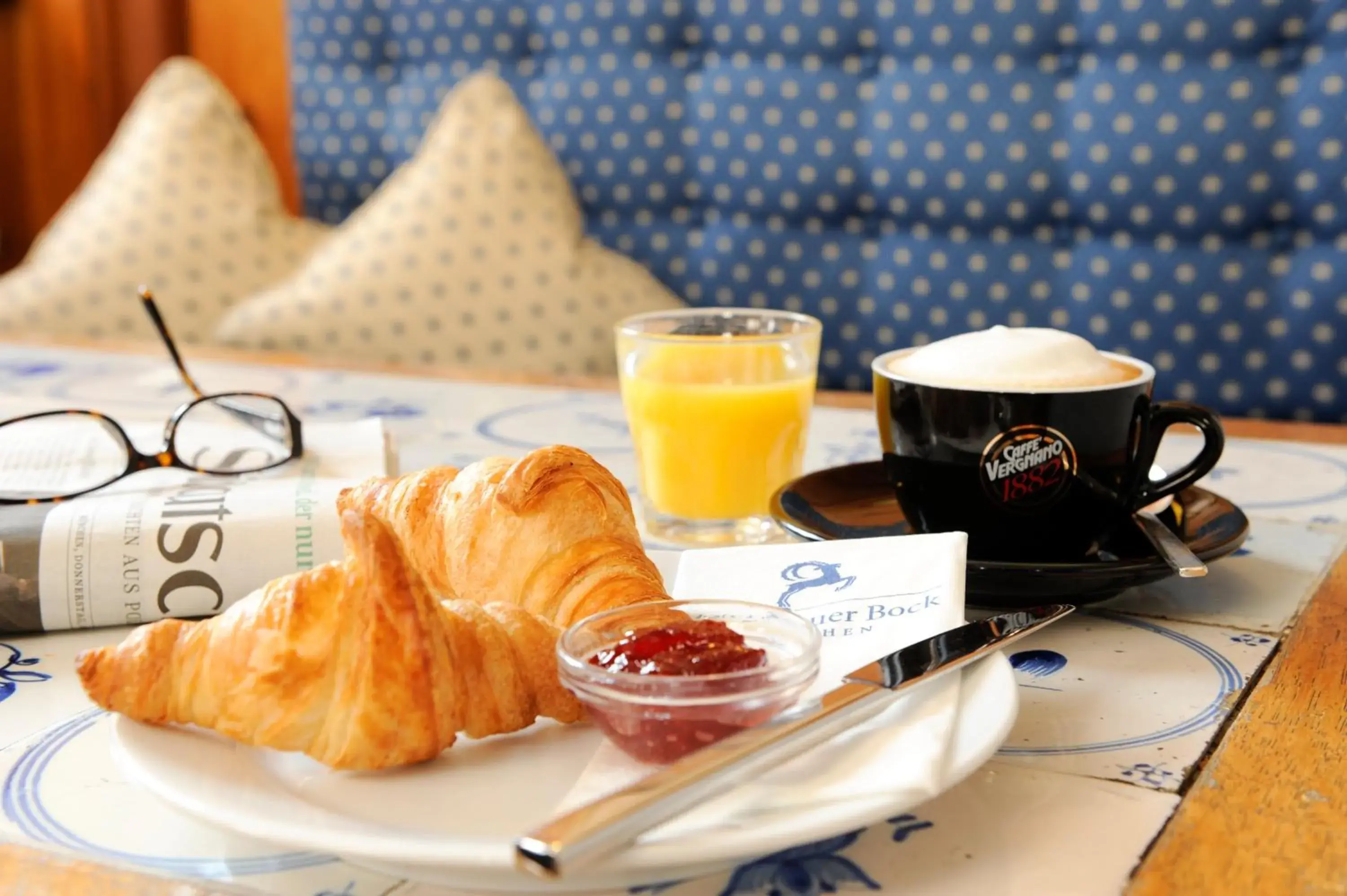 Lobby or reception, Breakfast in Hotel Blauer Bock