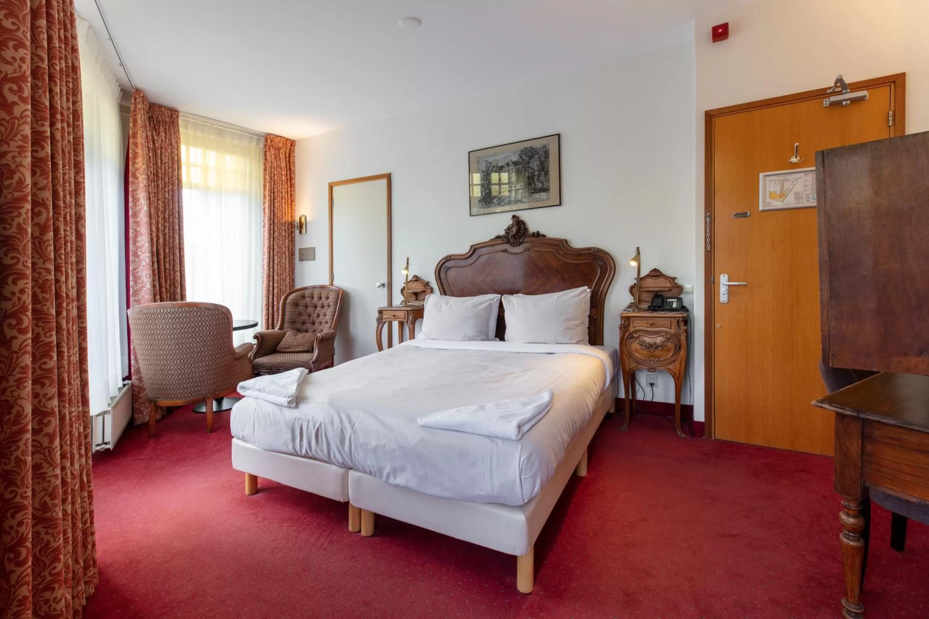 Photo of the whole room, Bed in Amsterdam Wiechmann Hotel