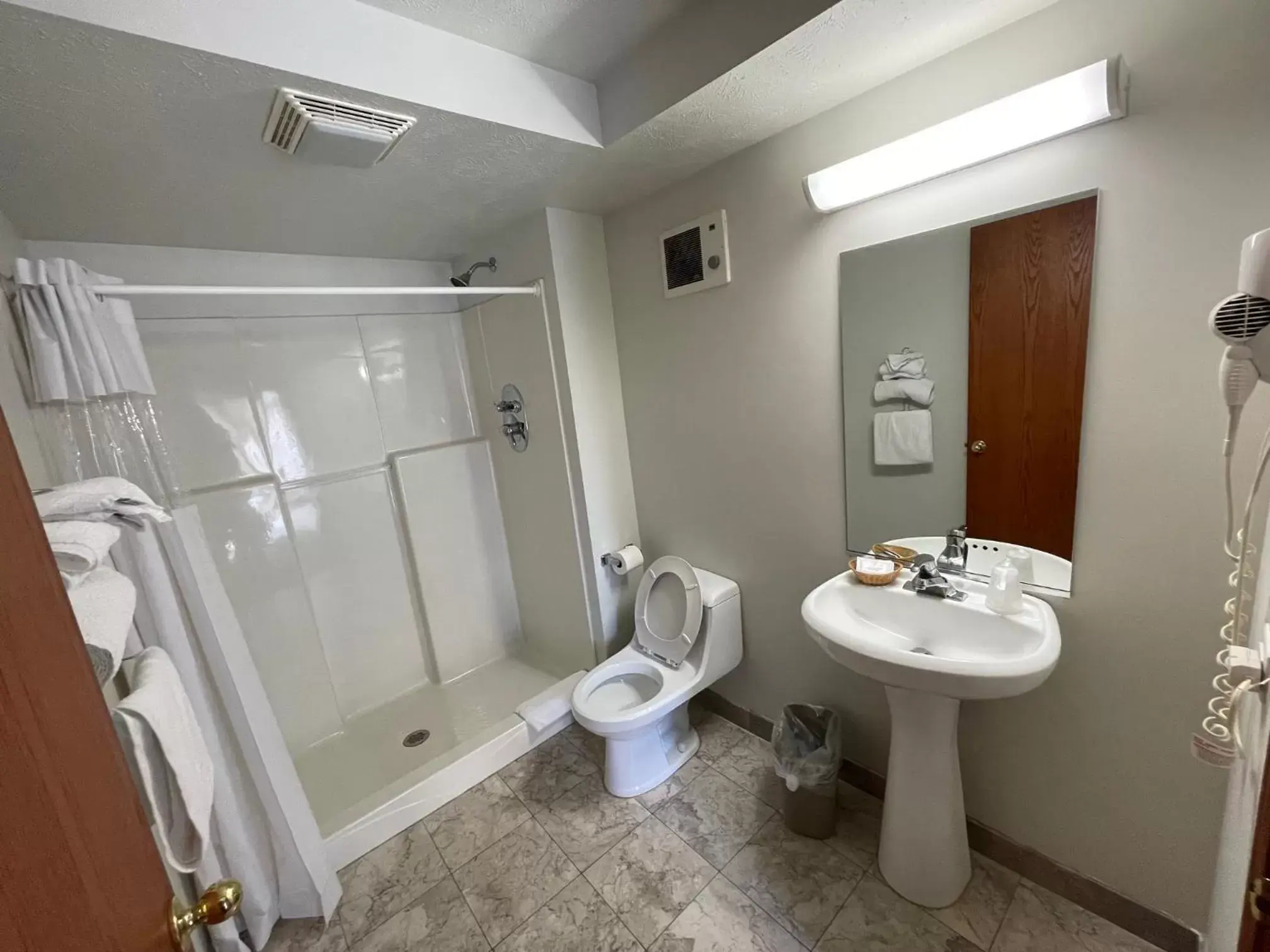 Bathroom in VIBE INN - WHIRLPOOLS SUITES - Lyons