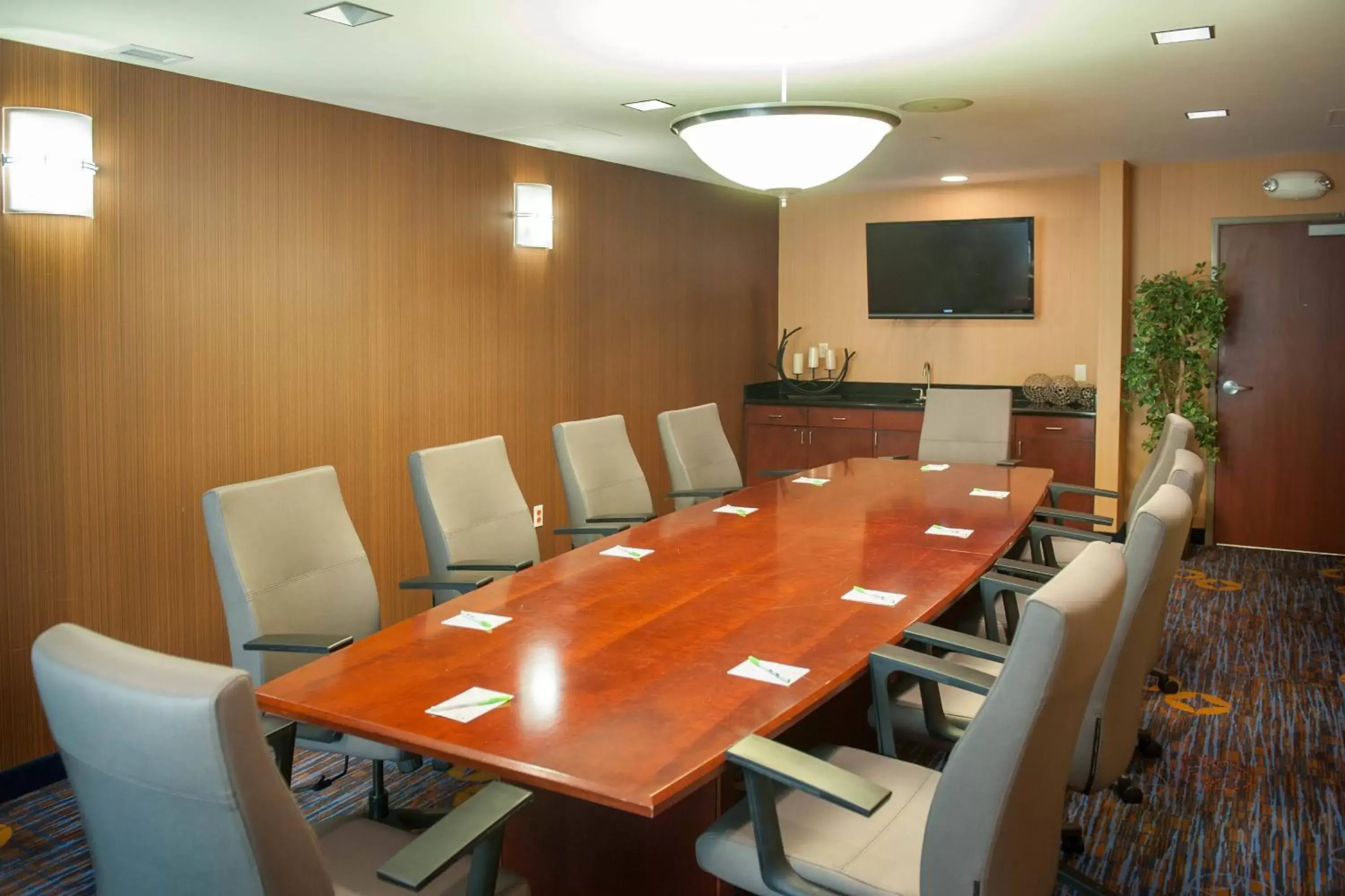 Meeting/conference room in Courtyard by Marriott Pensacola Downtown