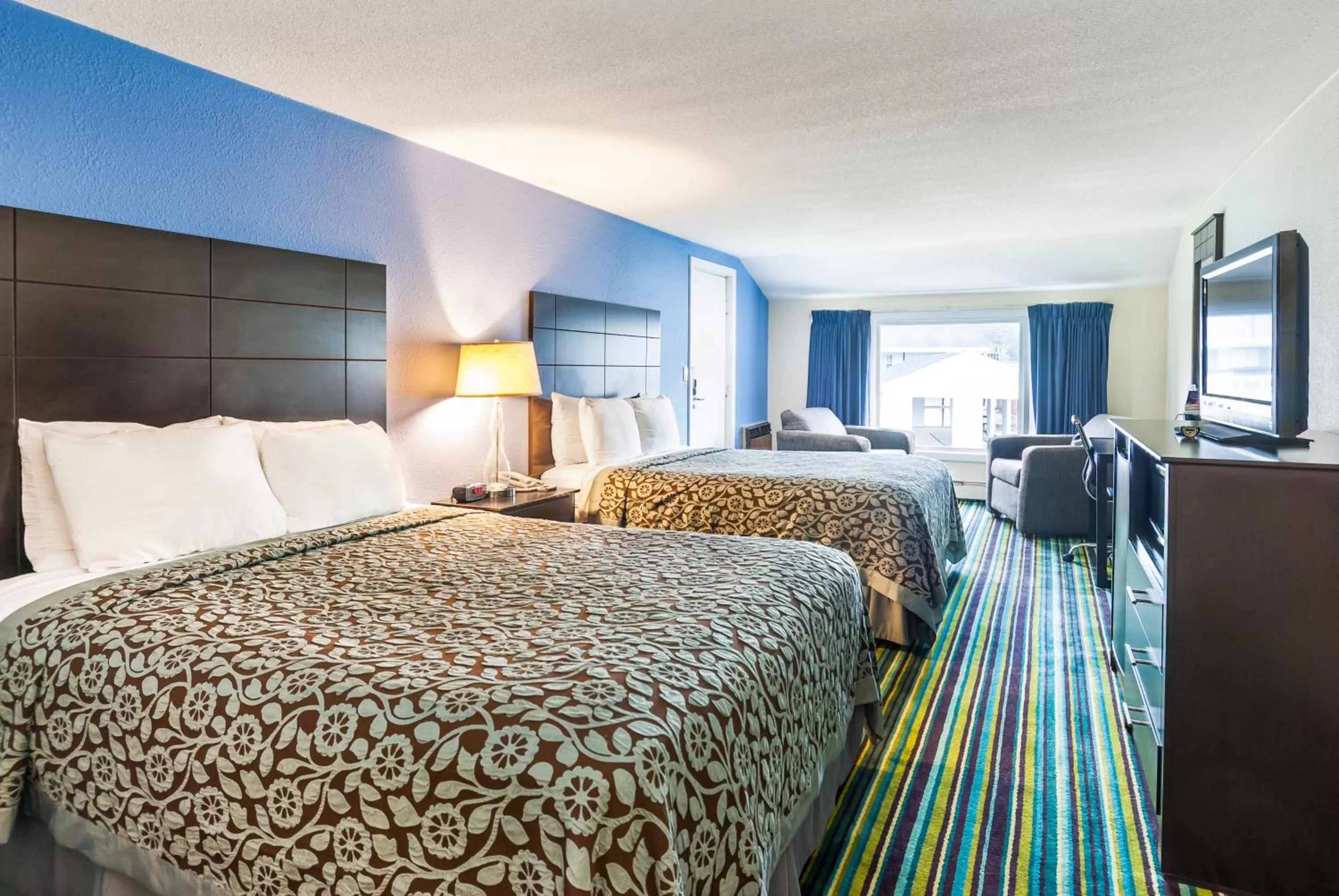 Photo of the whole room, Bed in Days Inn by Wyndham Lincoln