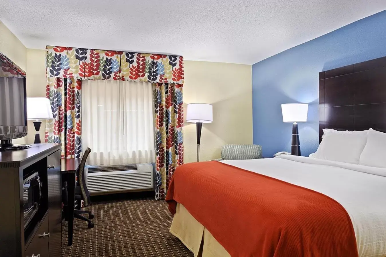 Photo of the whole room, Bed in Holiday Inn Express Hotel Fort Campbell-Oak Grove, an IHG Hotel