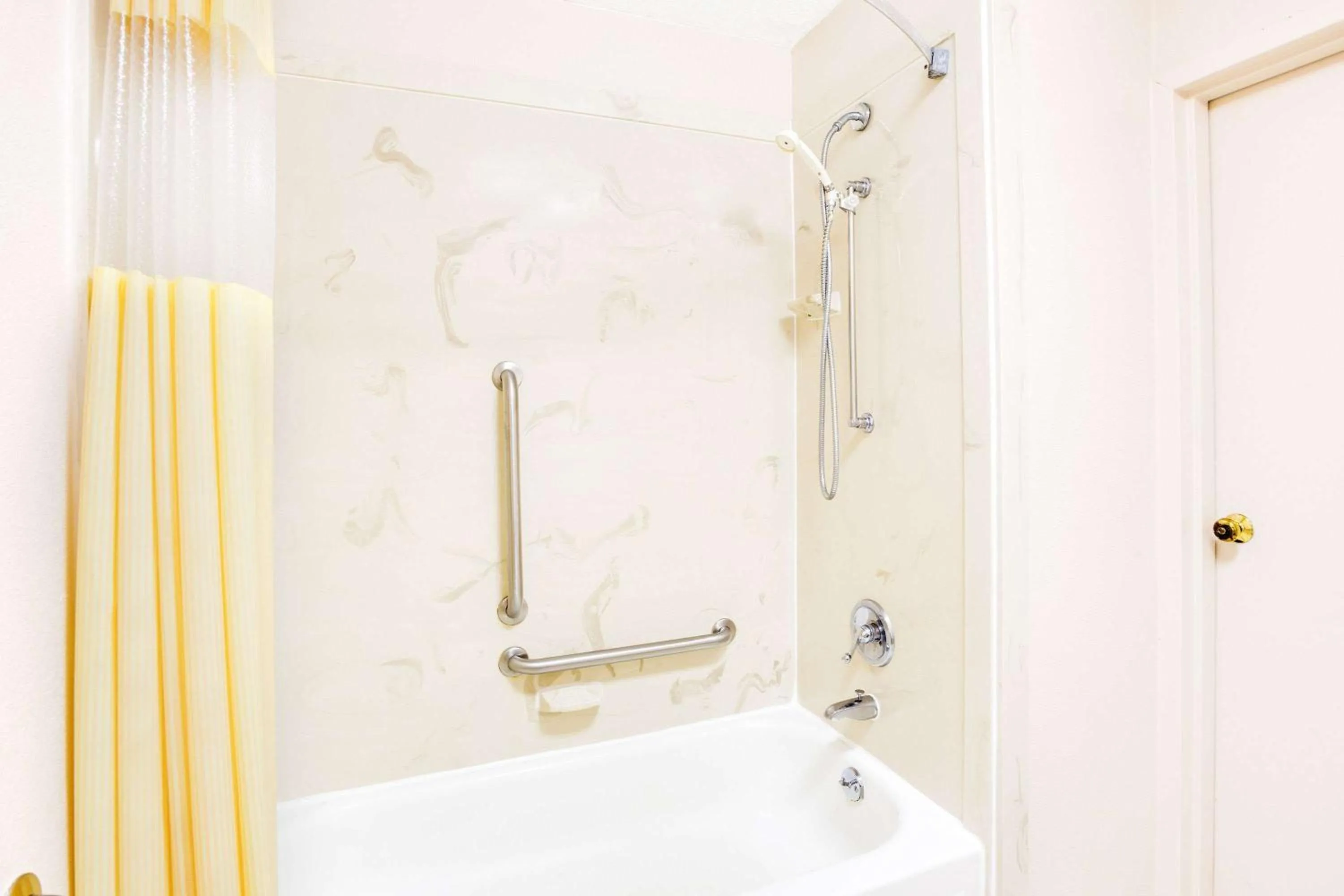 Shower in Days Inn by Wyndham Greenville MS