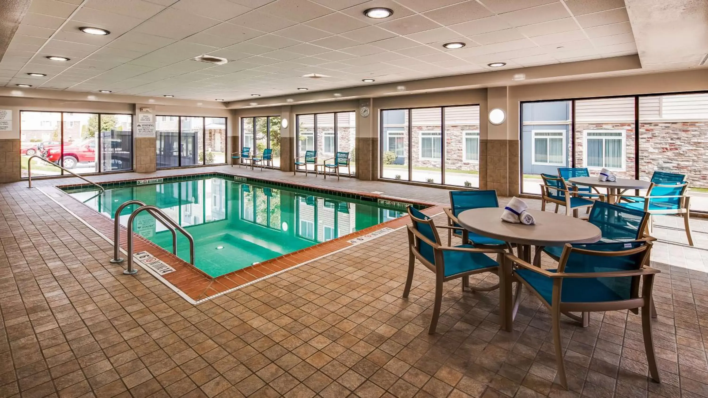 On site, Swimming Pool in Best Western Plus Champaign/Urbana Inn