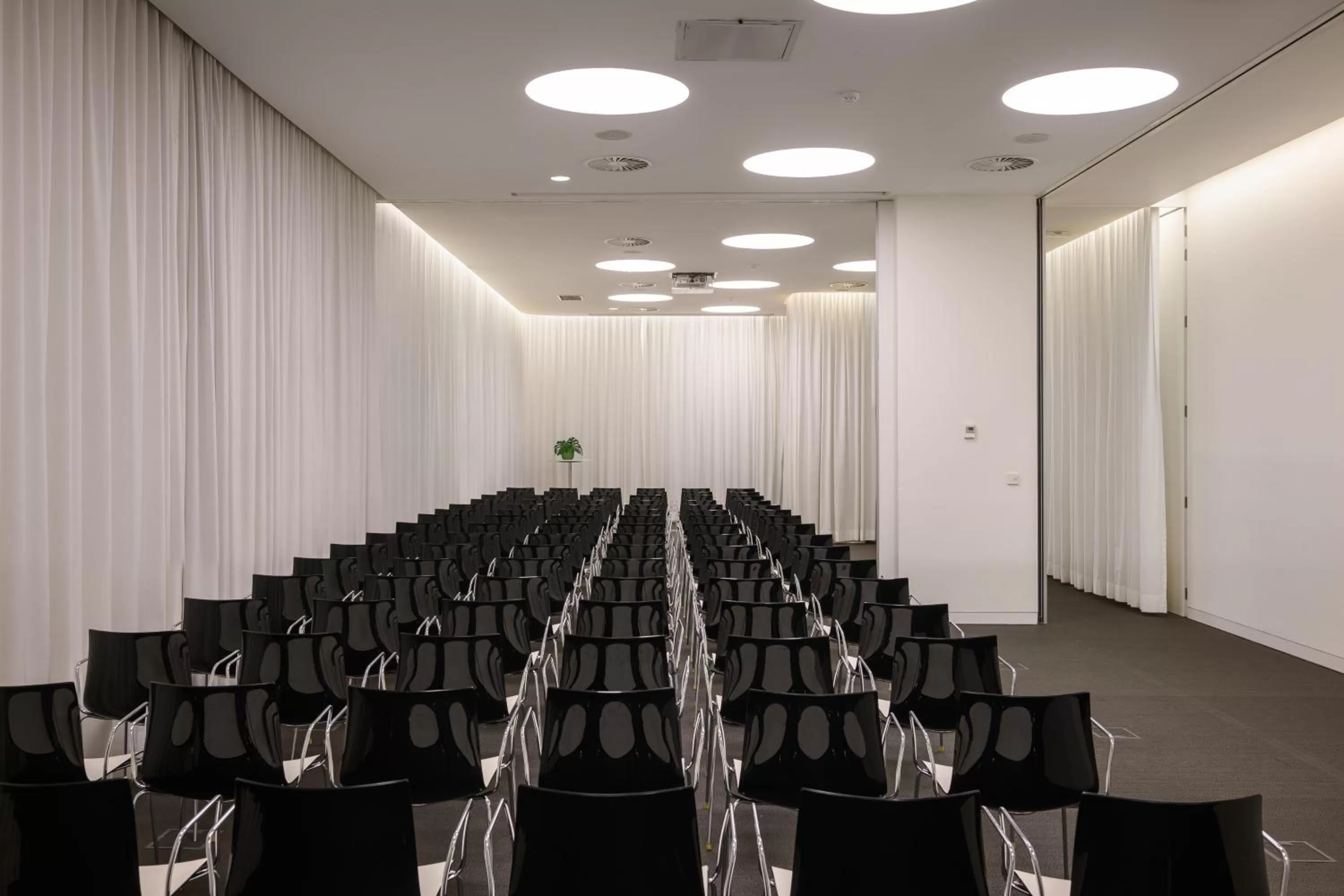 Meeting/conference room in Inspira Liberdade Boutique Hotel