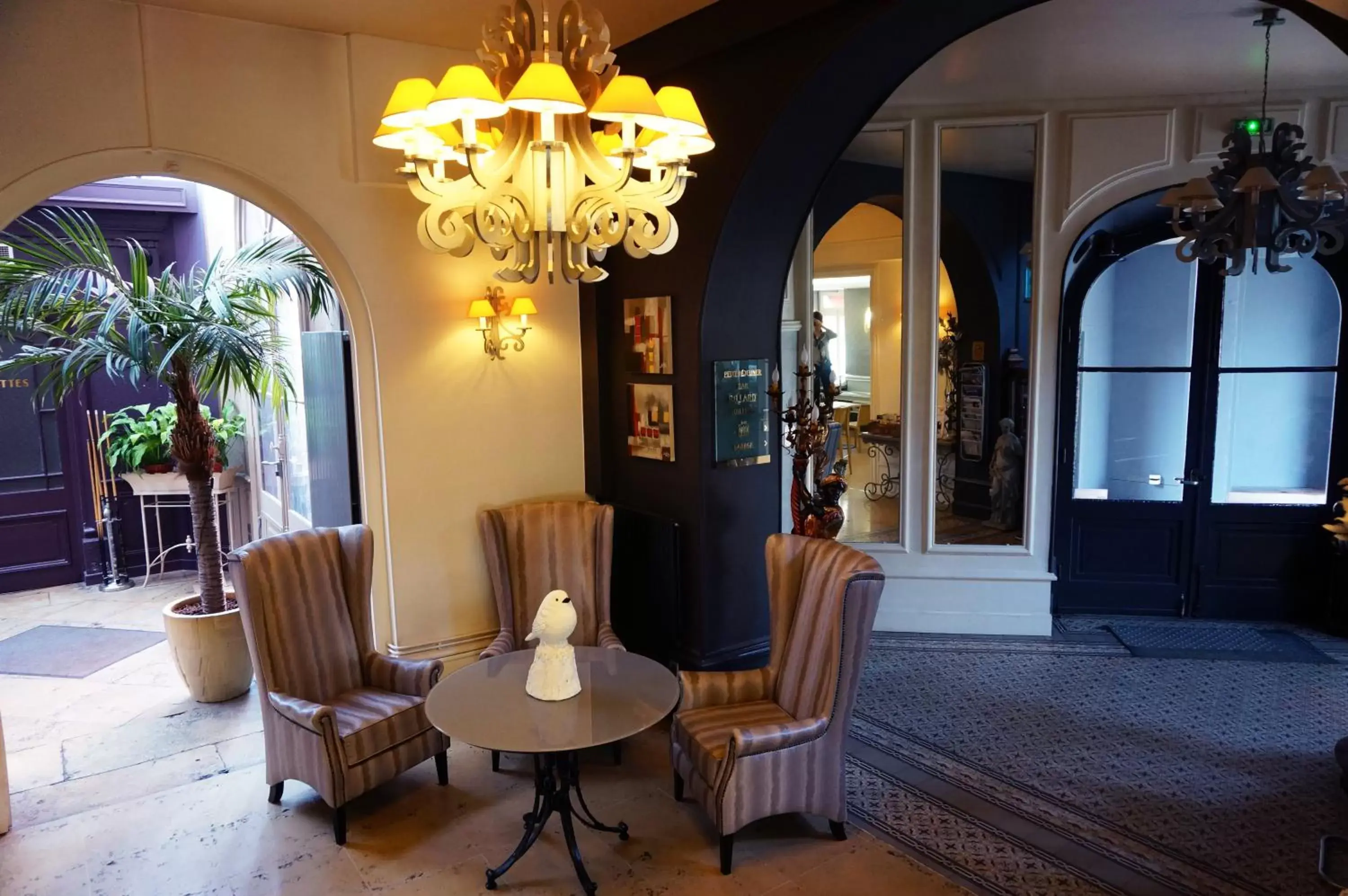 Lobby or reception, Lobby/Reception in LOGIS Hôtel de Bourgogne - Mâcon