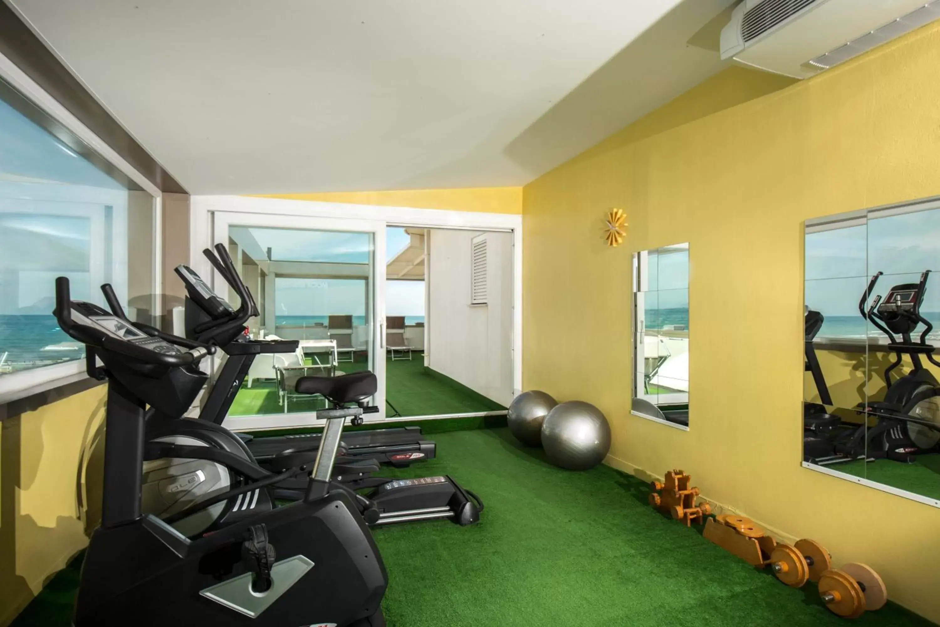 Fitness centre/facilities, Fitness Center/Facilities in National Hotel