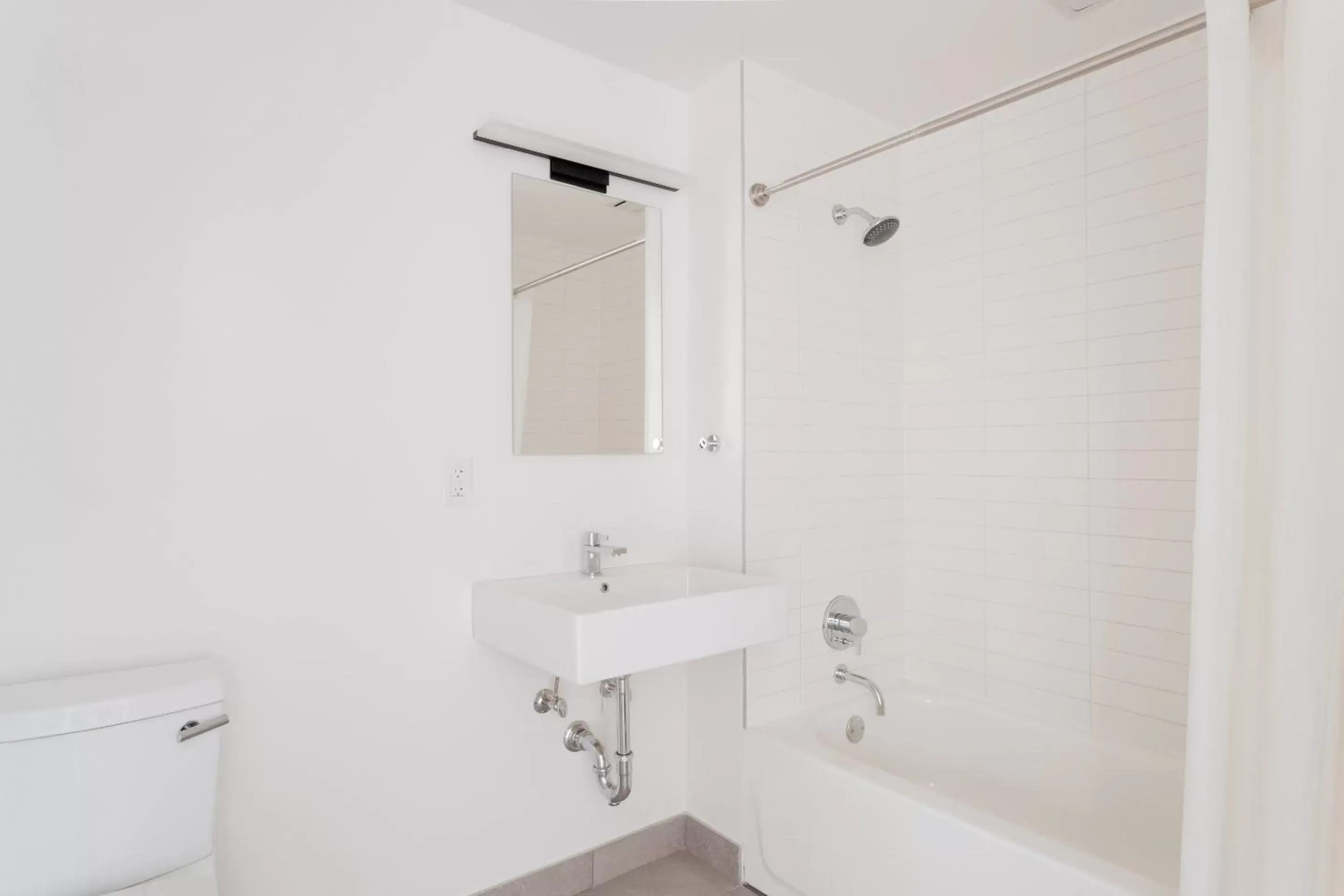 Living room, Bathroom in Sonder Court Square