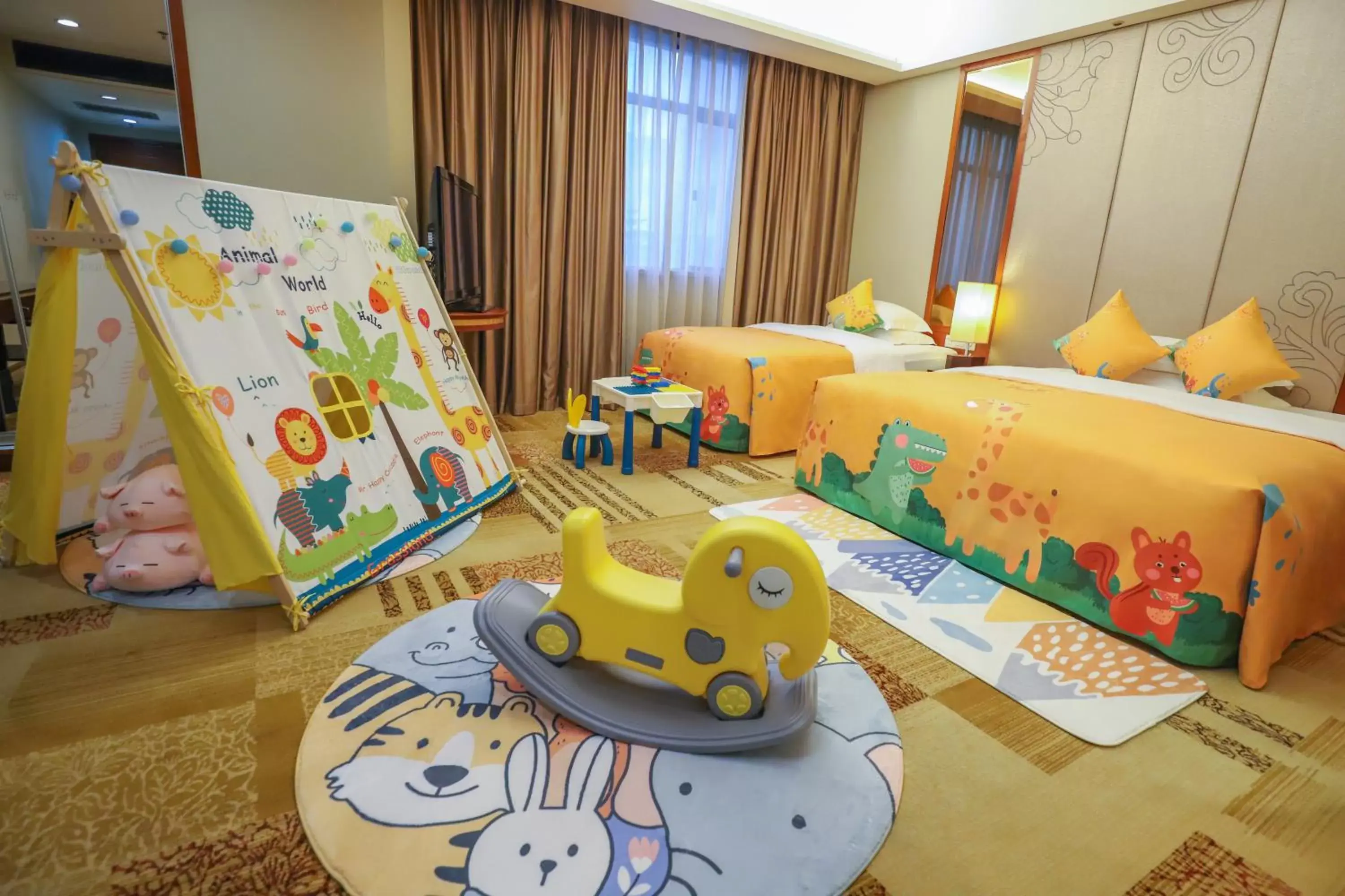 Photo of the whole room in Crowne Plaza Foshan, an IHG Hotel - Exclusive bus stations for HKSAR round-trips