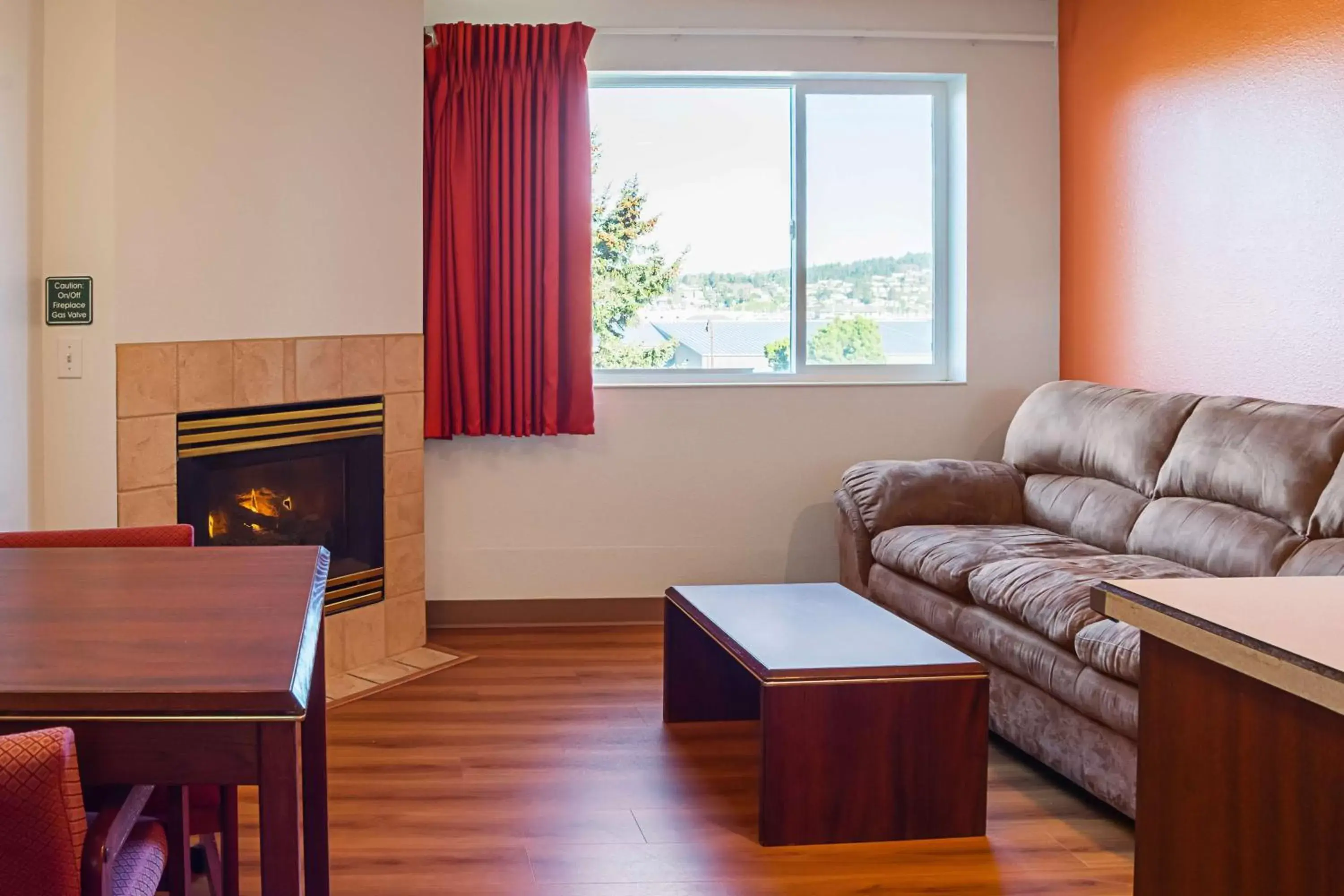 Living room, Seating Area in Motel 6-Newport, OR
