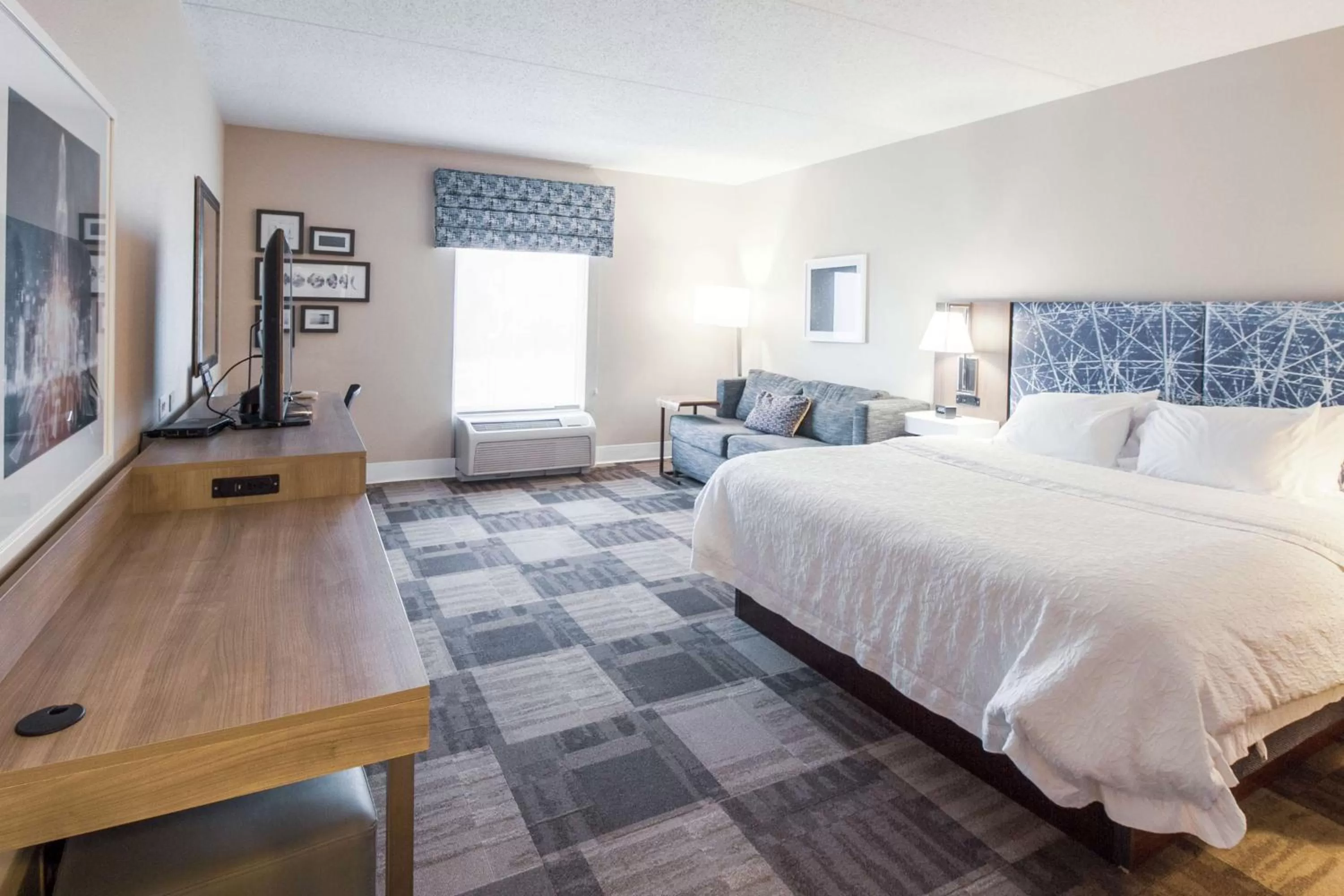 Bedroom, Bed in Hampton Inn & Suites Huntsville Hampton Cove