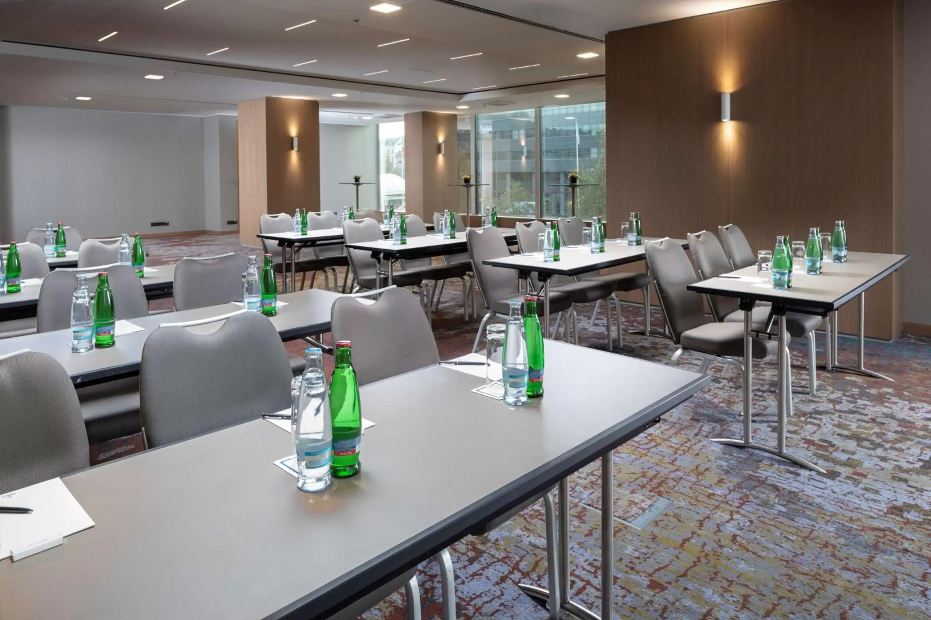 Meeting/conference room, Restaurant/Places to Eat in Hilton Prague Hotel