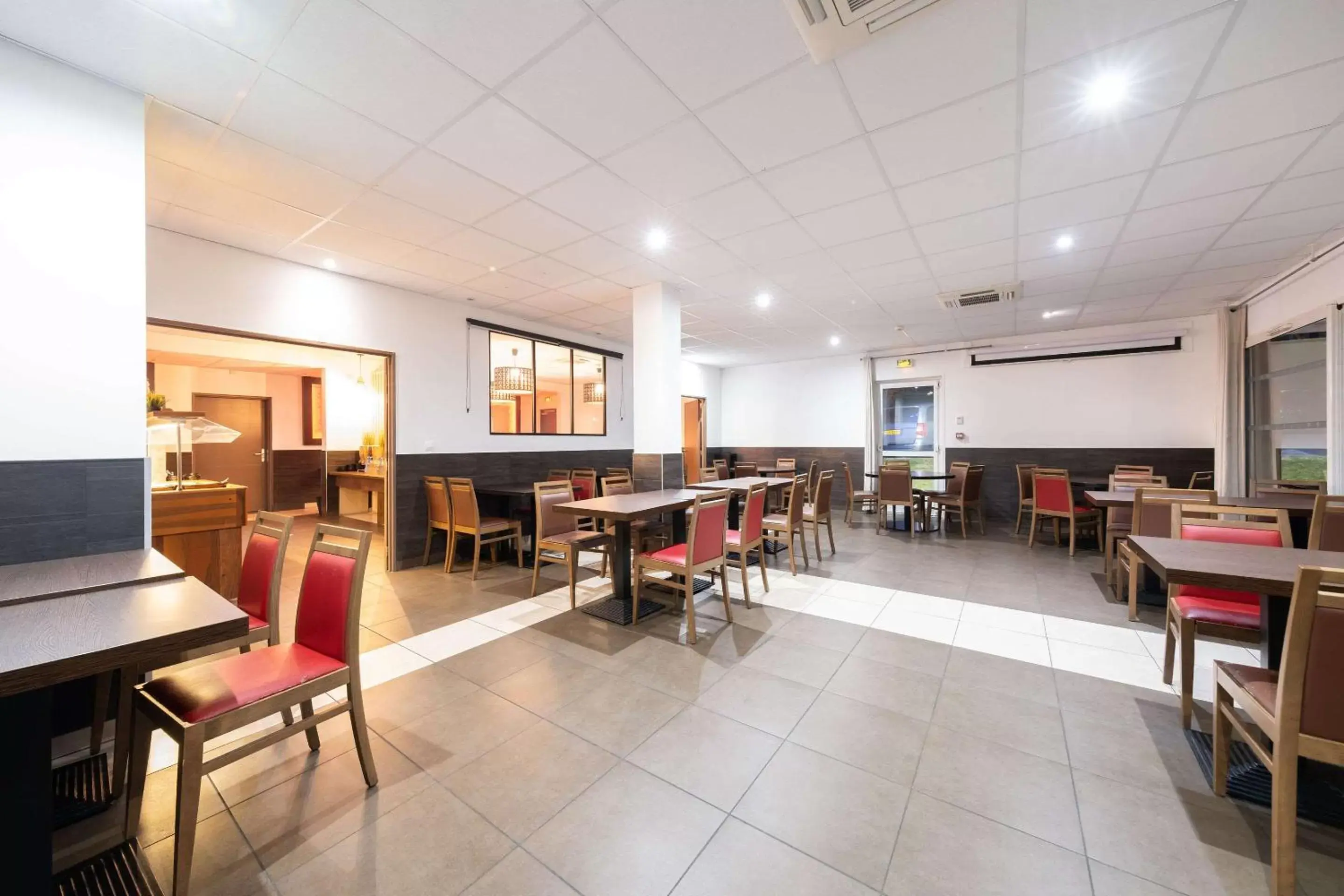 Restaurant/Places to Eat in Comfort Hotel Dijon Sud - 21600 LONGVIC