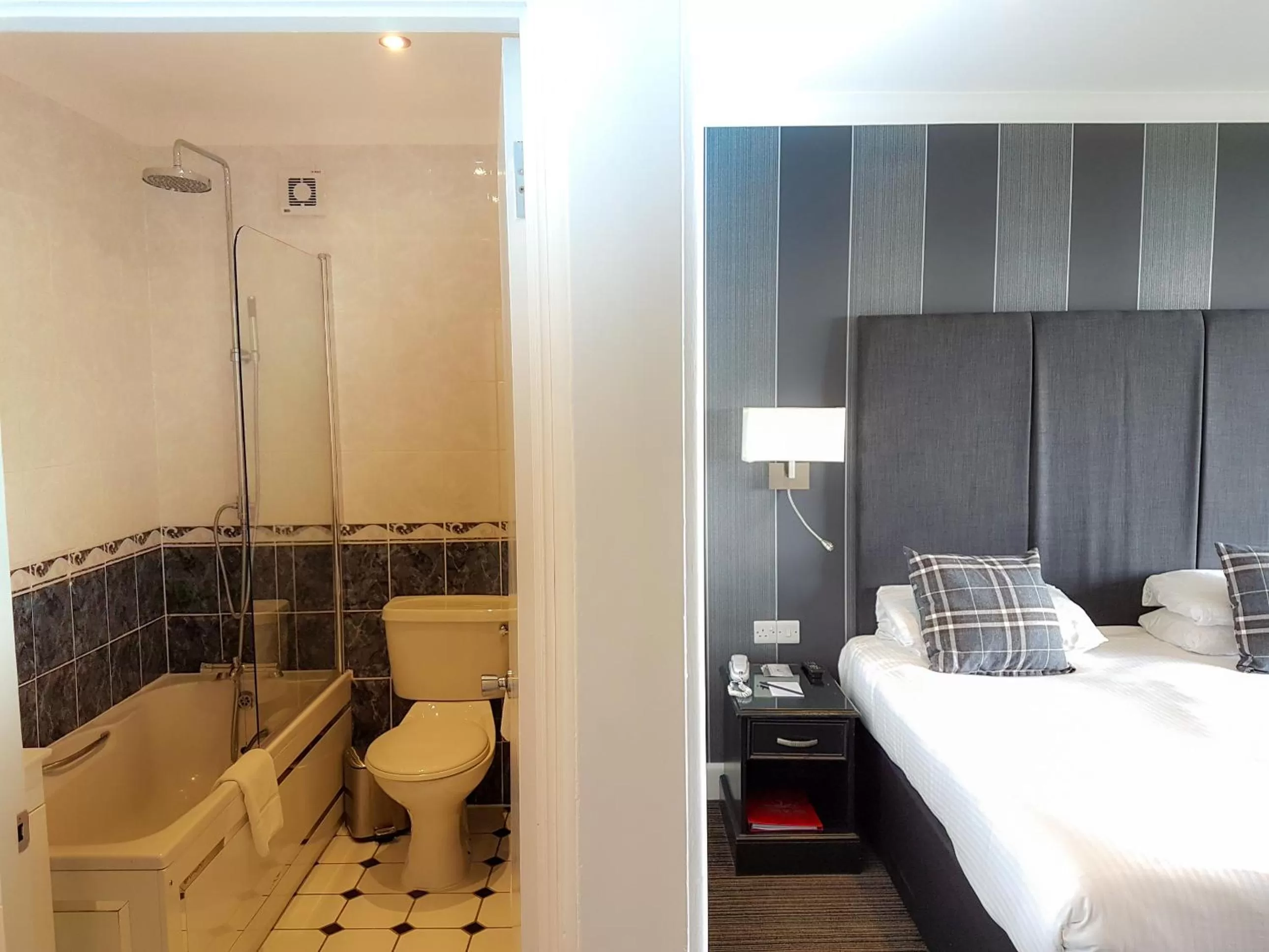 Shower, Bed in Cumberland Hotel - OCEANA COLLECTION