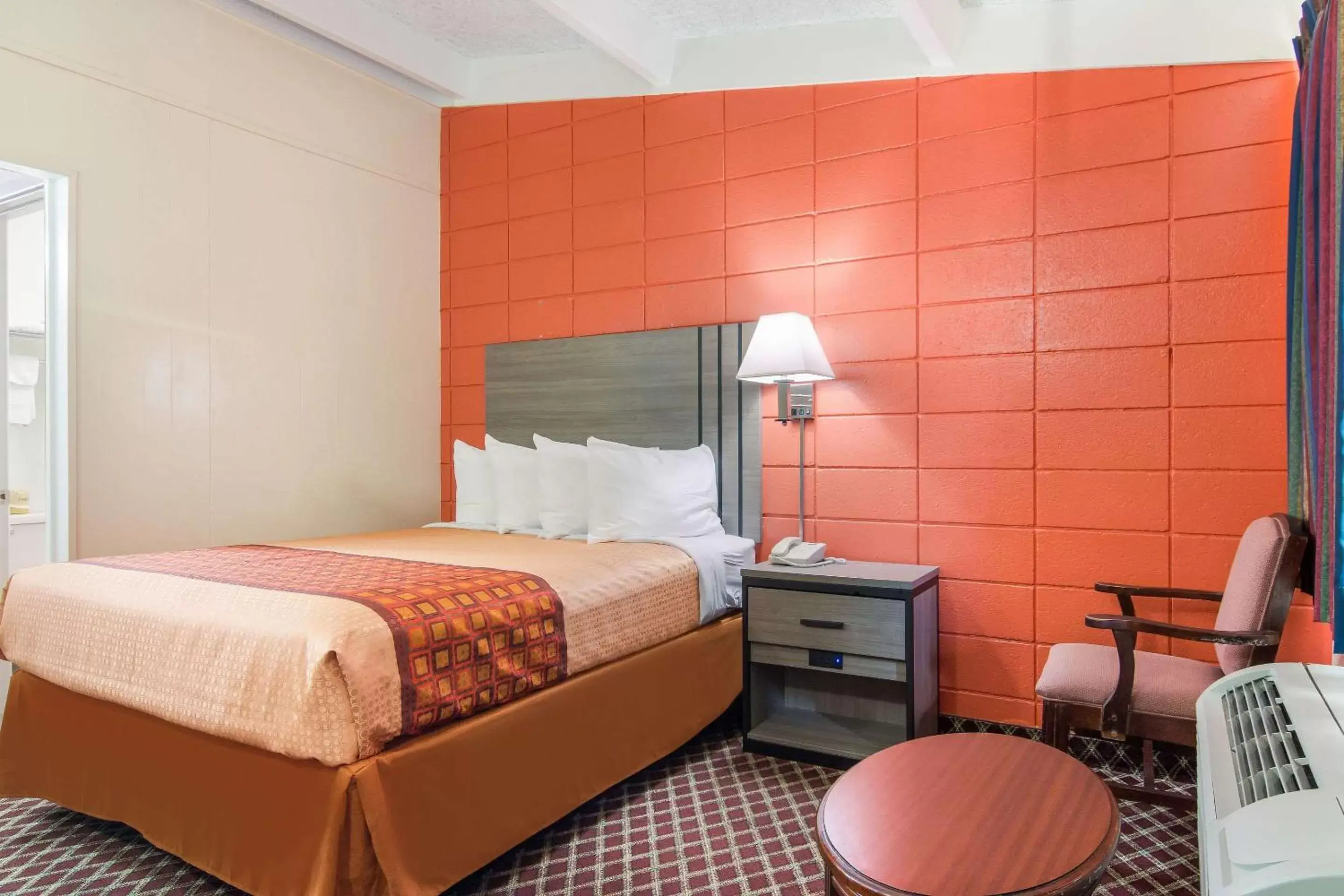 Photo of the whole room, Bed in Rodeway Inn Photo of the whole room, Bed in Rodeway Inn