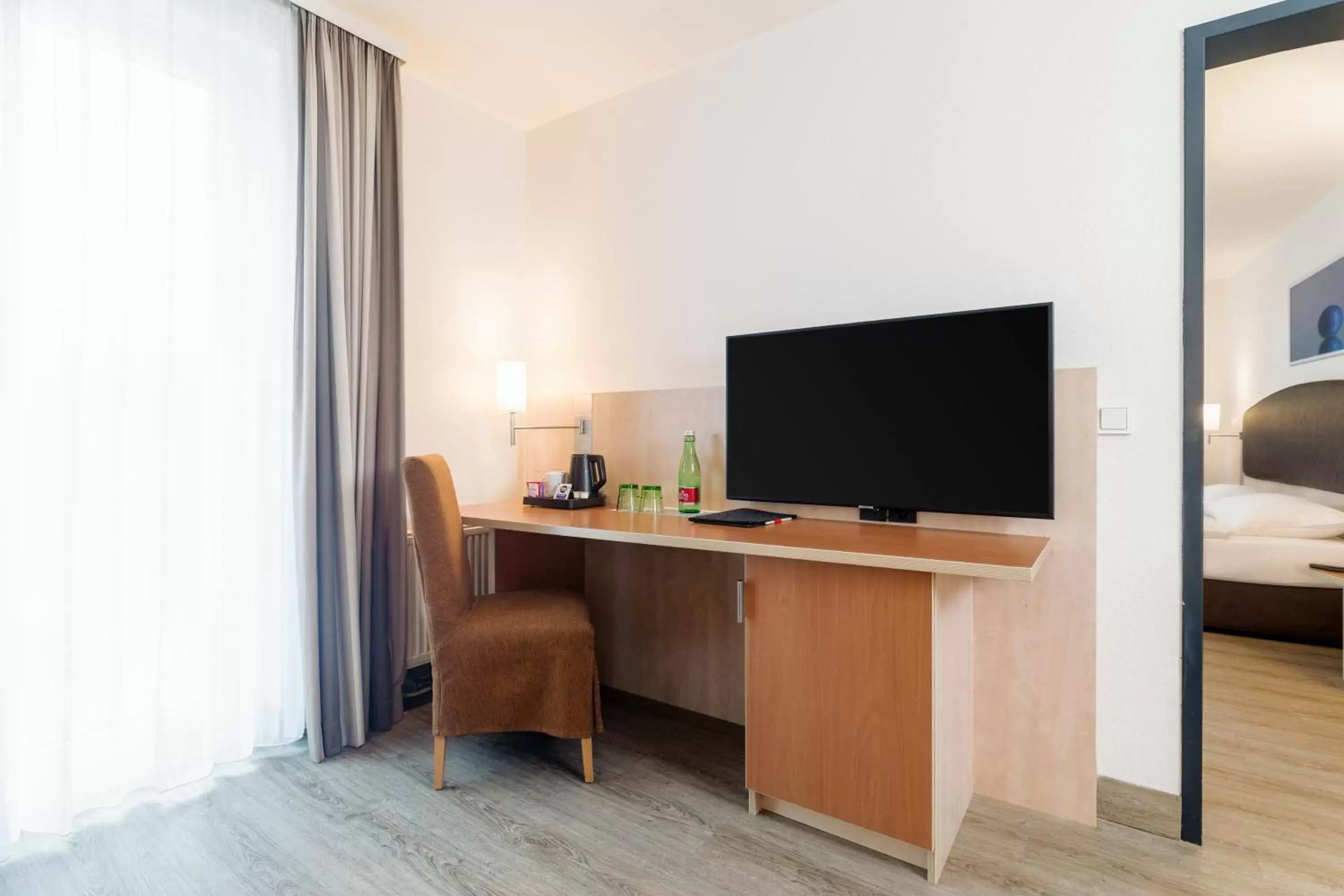 Bedroom, TV/Entertainment Center in IntercityHotel Wien