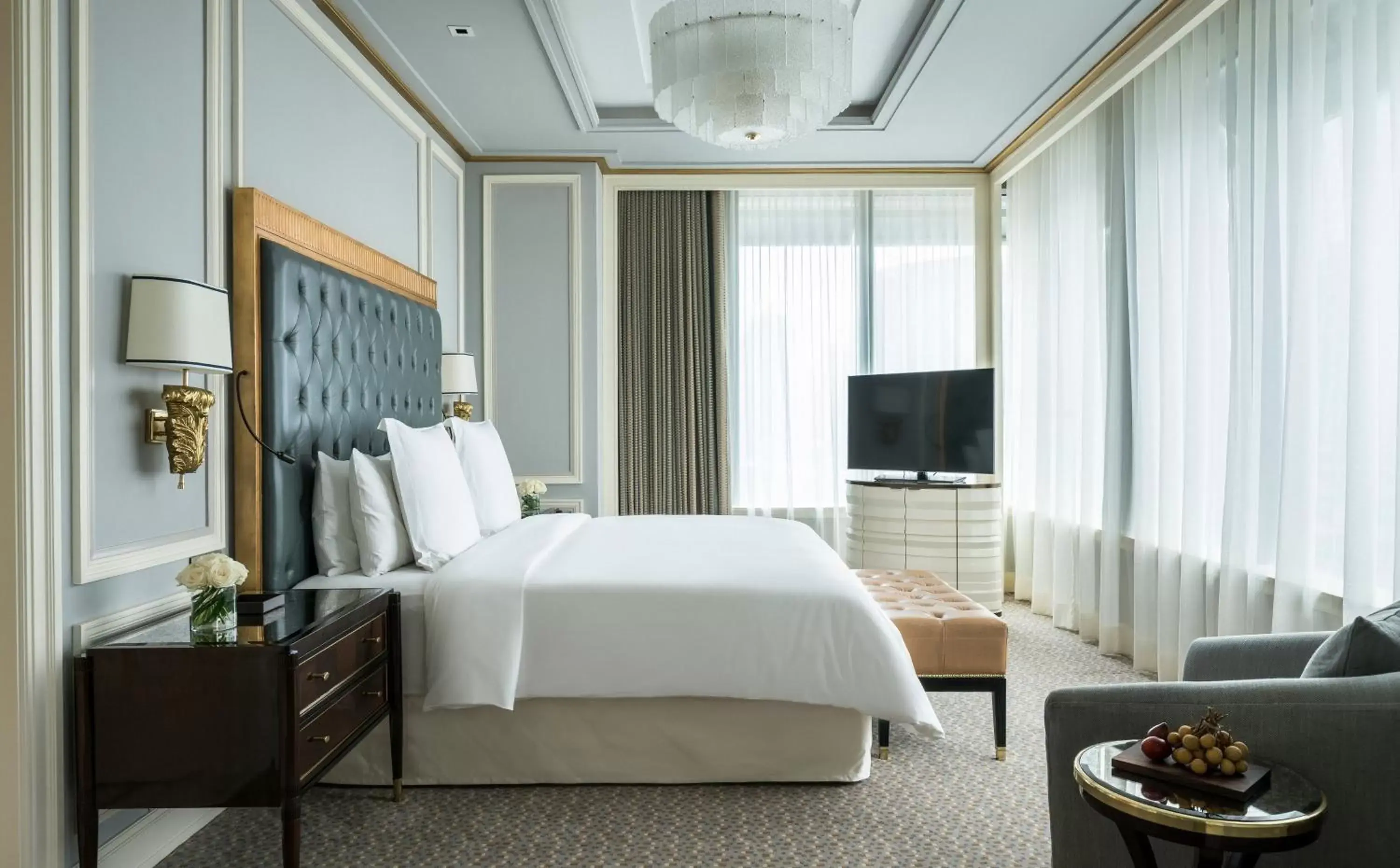 Photo of the whole room, Room Photo in Four Seasons Hotel Jakarta