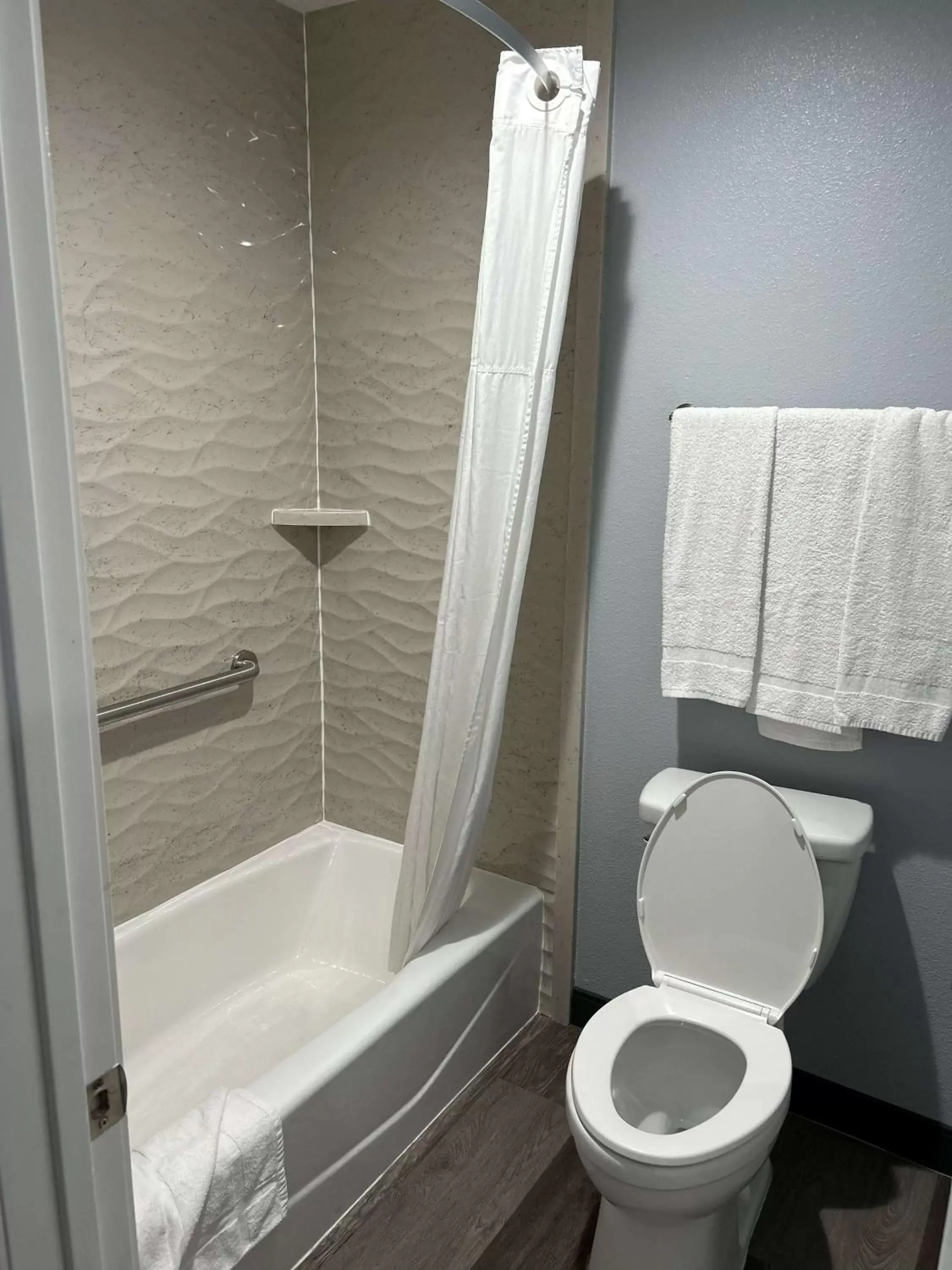 Bedroom, Bathroom in SureStay Hotel by Best Western Buena Park Anaheim