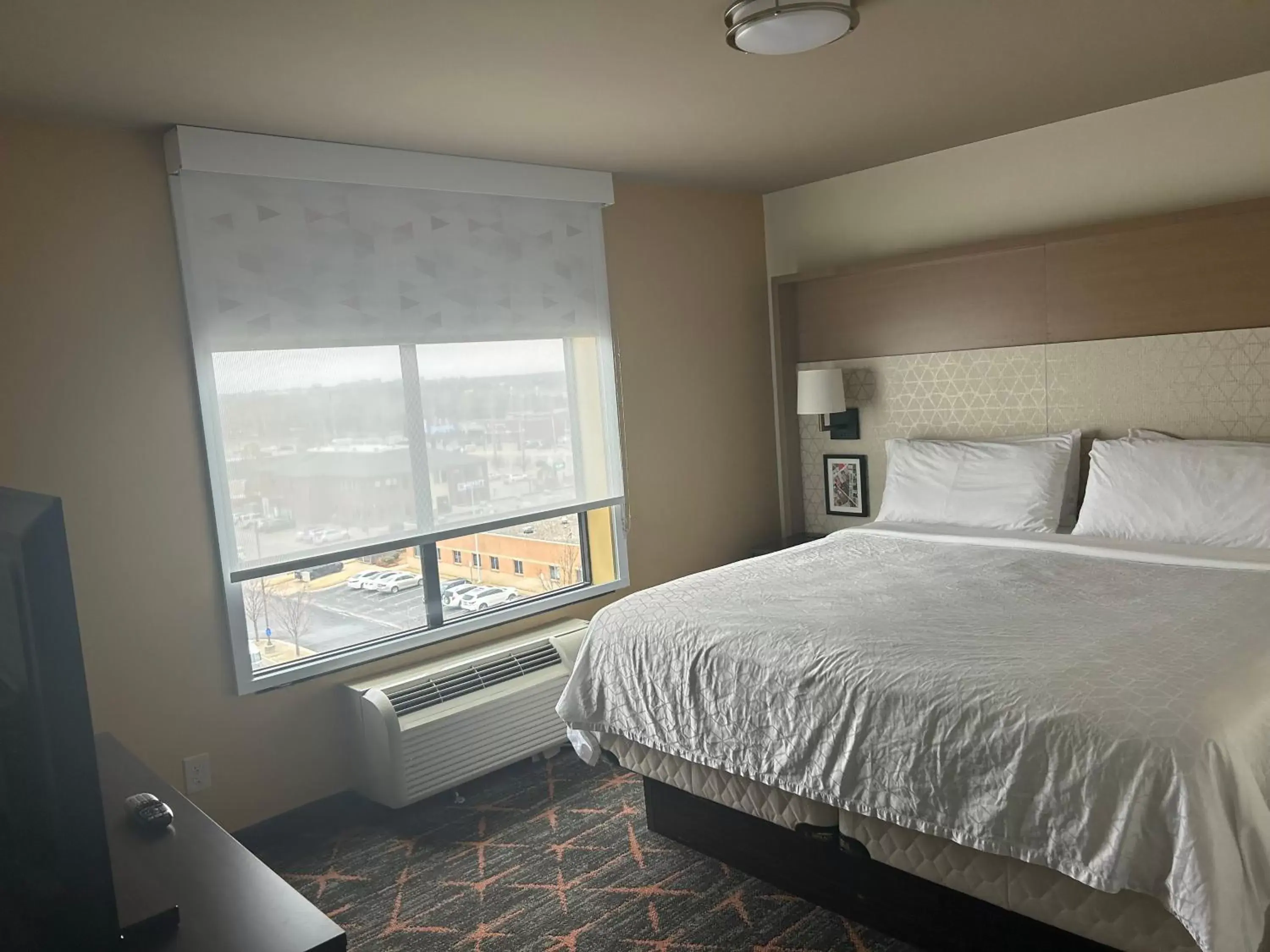 Bedroom, Bed in Holiday Inn Hotel & Suites Tulsa South, an IHG Hotel