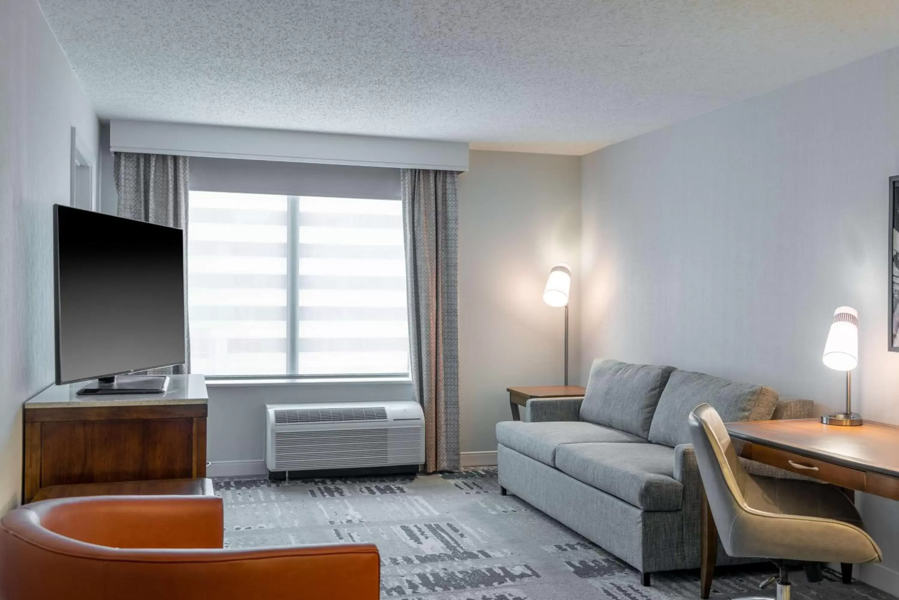 Bedroom, Seating Area in Hilton Garden Inn Arlington/Courthouse Plaza