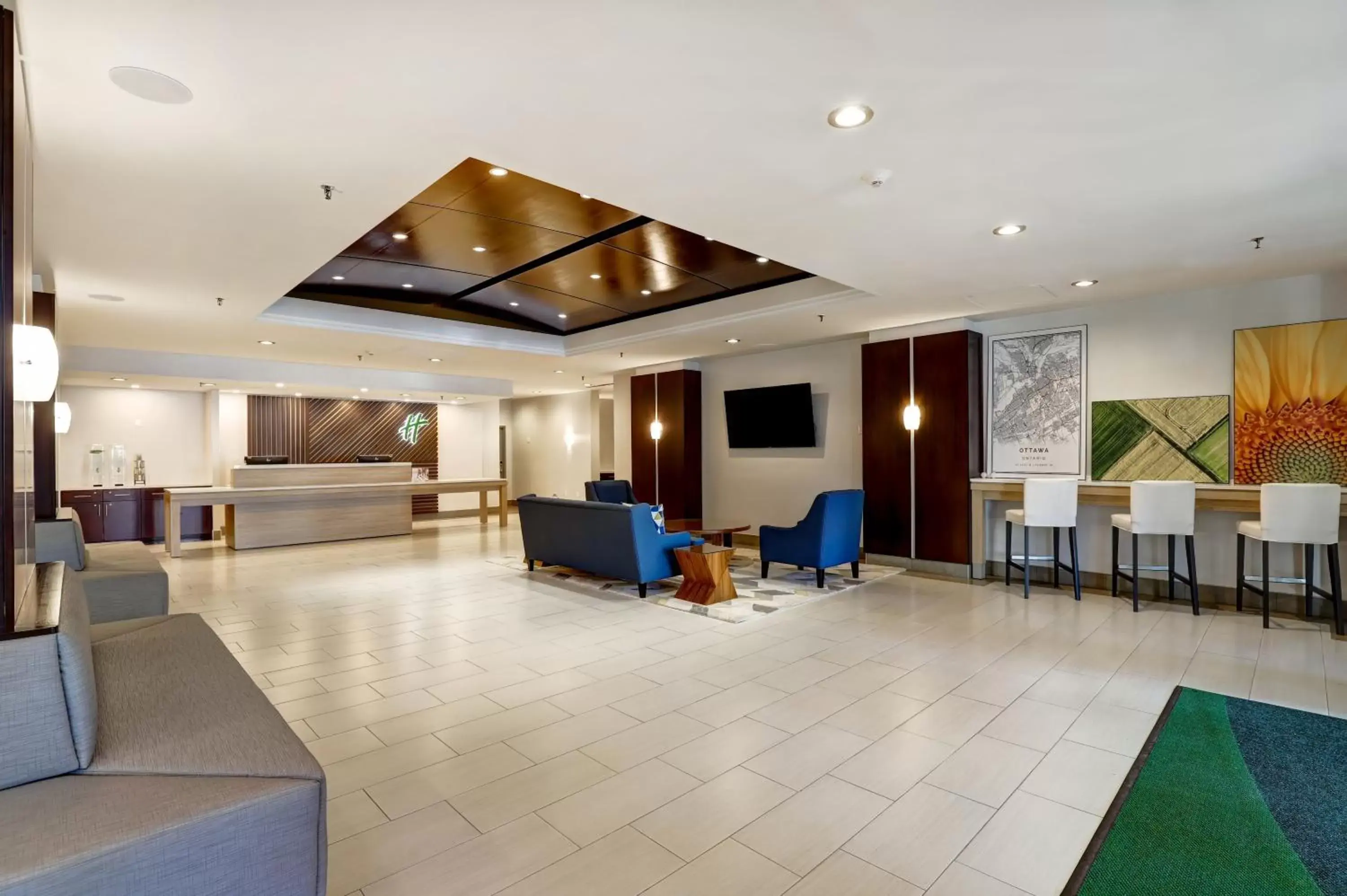Property building, Lobby/Reception in Holiday Inn - Ottawa Dwtn - Parliament Hill, an IHG Hotel