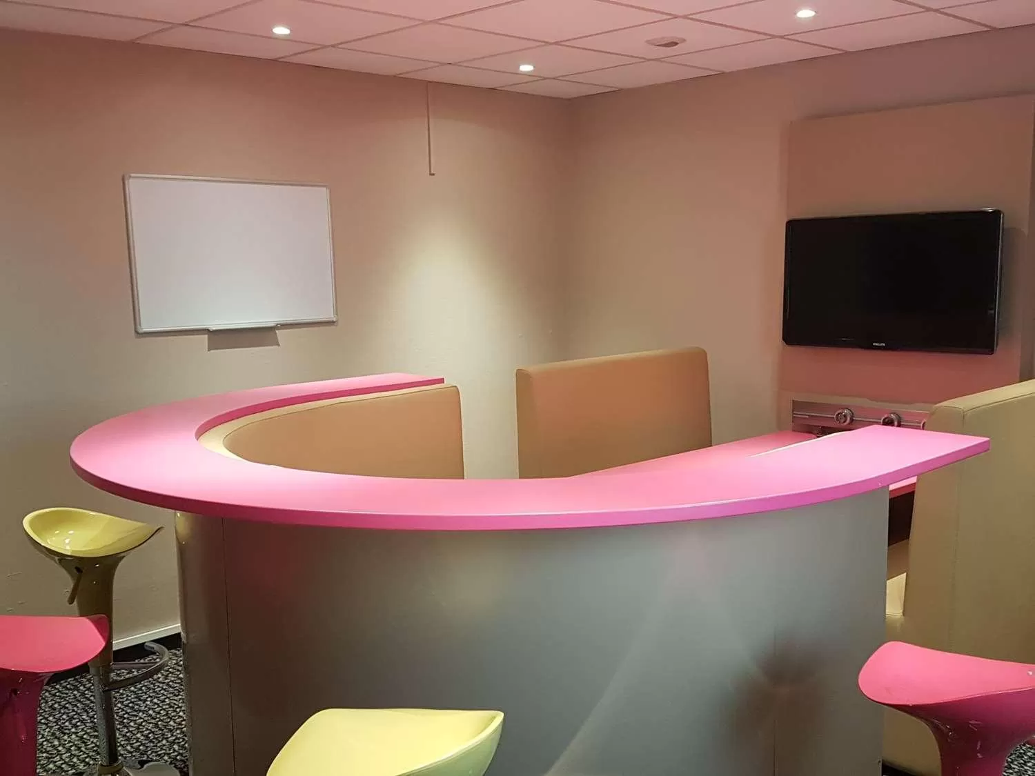 Business facilities in ibis Saintes
