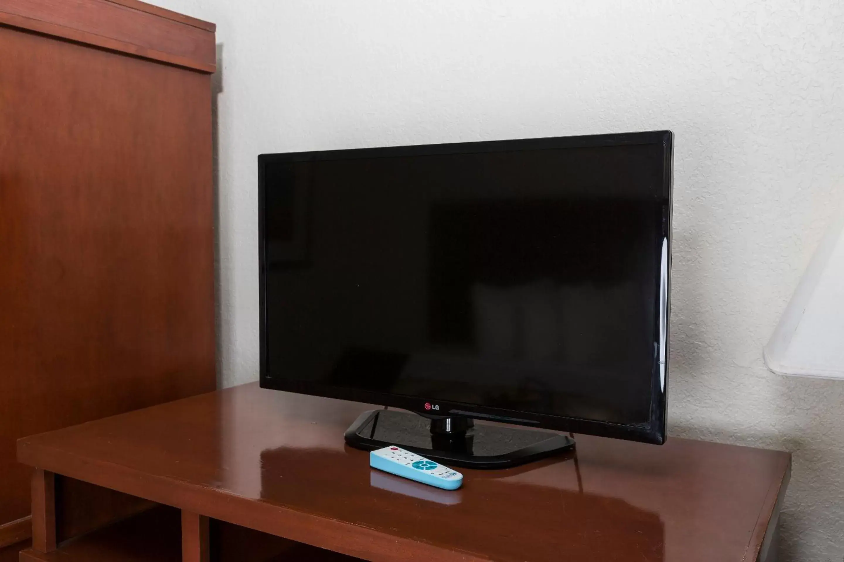 TV and multimedia, TV/Entertainment Center in Flamingo Express Hotel