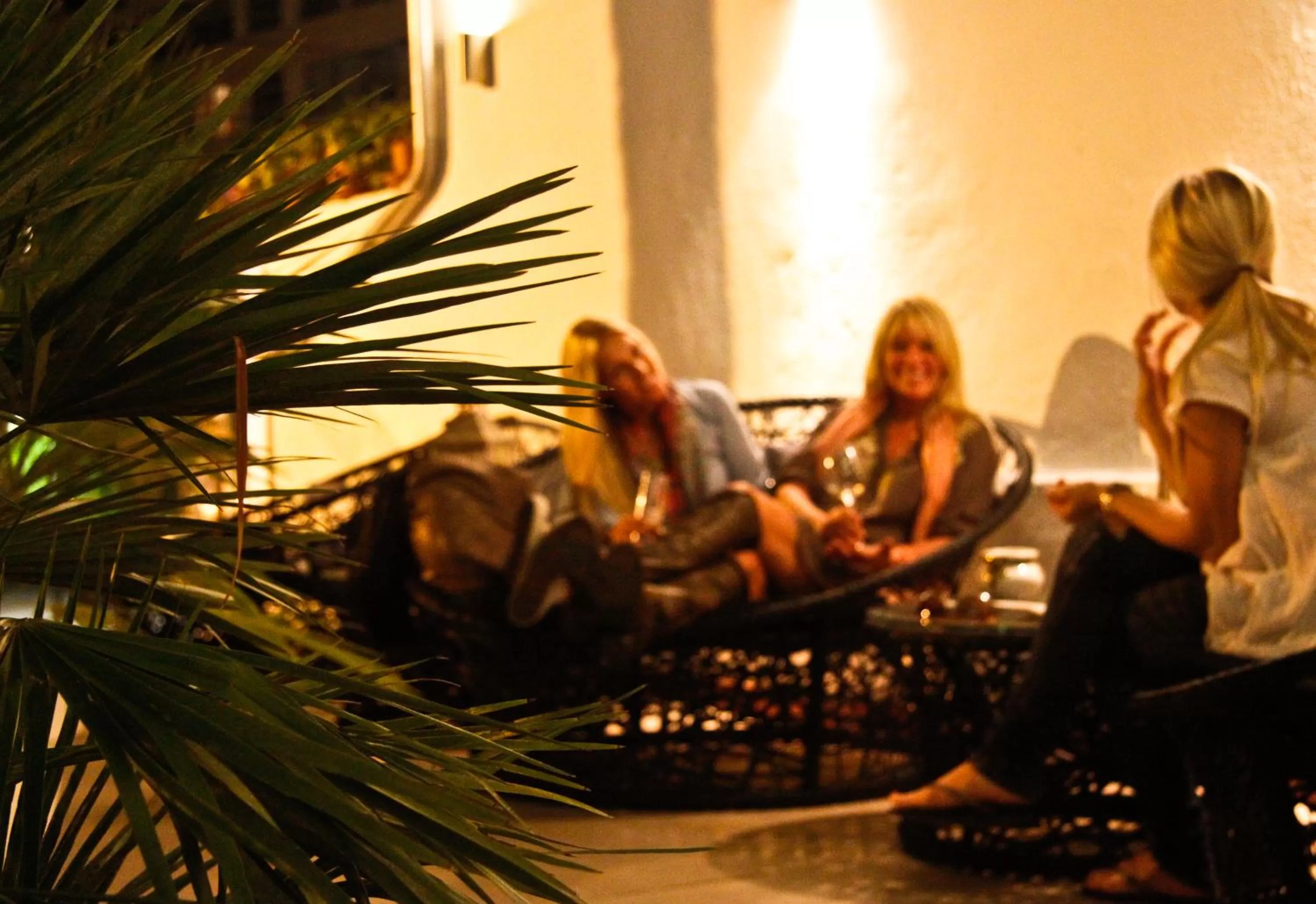 People in Hotel Feliz