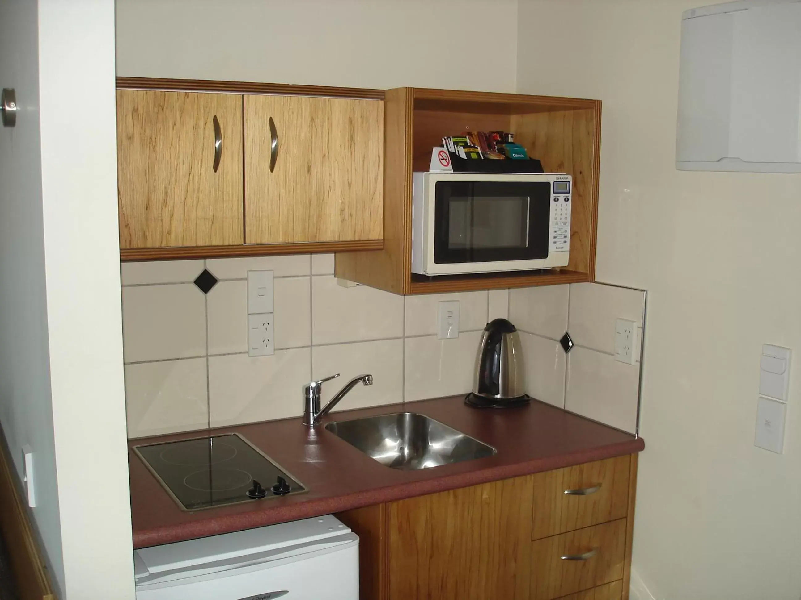 Kitchen or kitchenette, Kitchen/Kitchenette in Parkside Motel