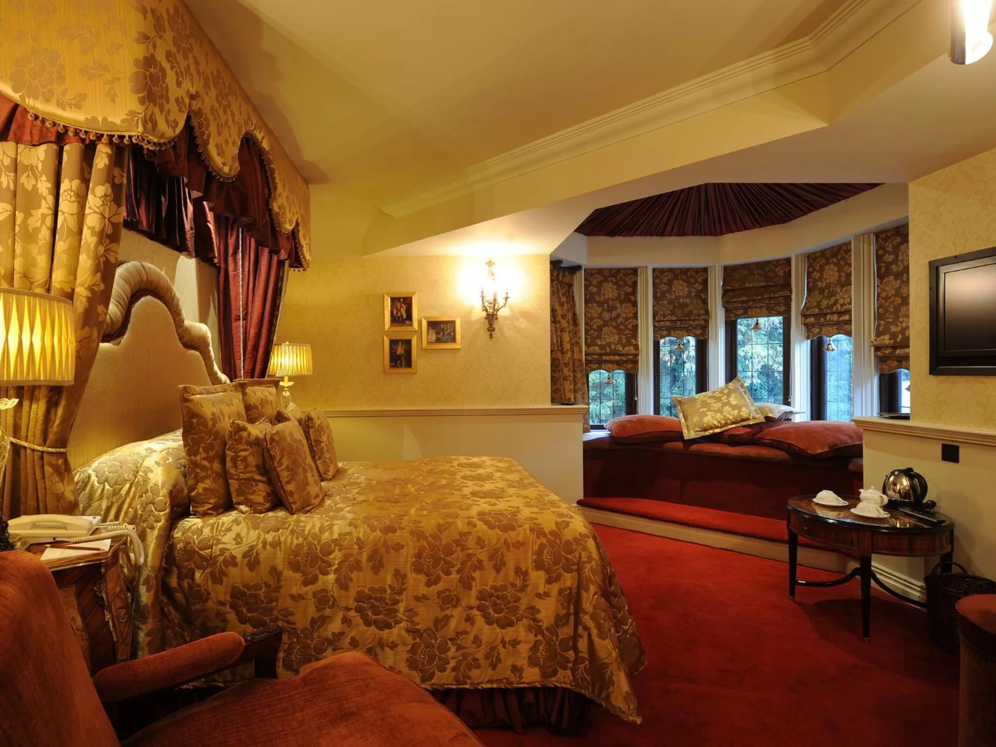 Photo of the whole room, Bed in Coombe Abbey Hotel