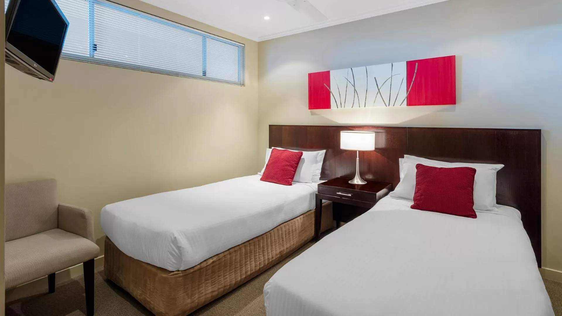 TV and multimedia, Bed in Oaks Hervey Bay Resort and Spa