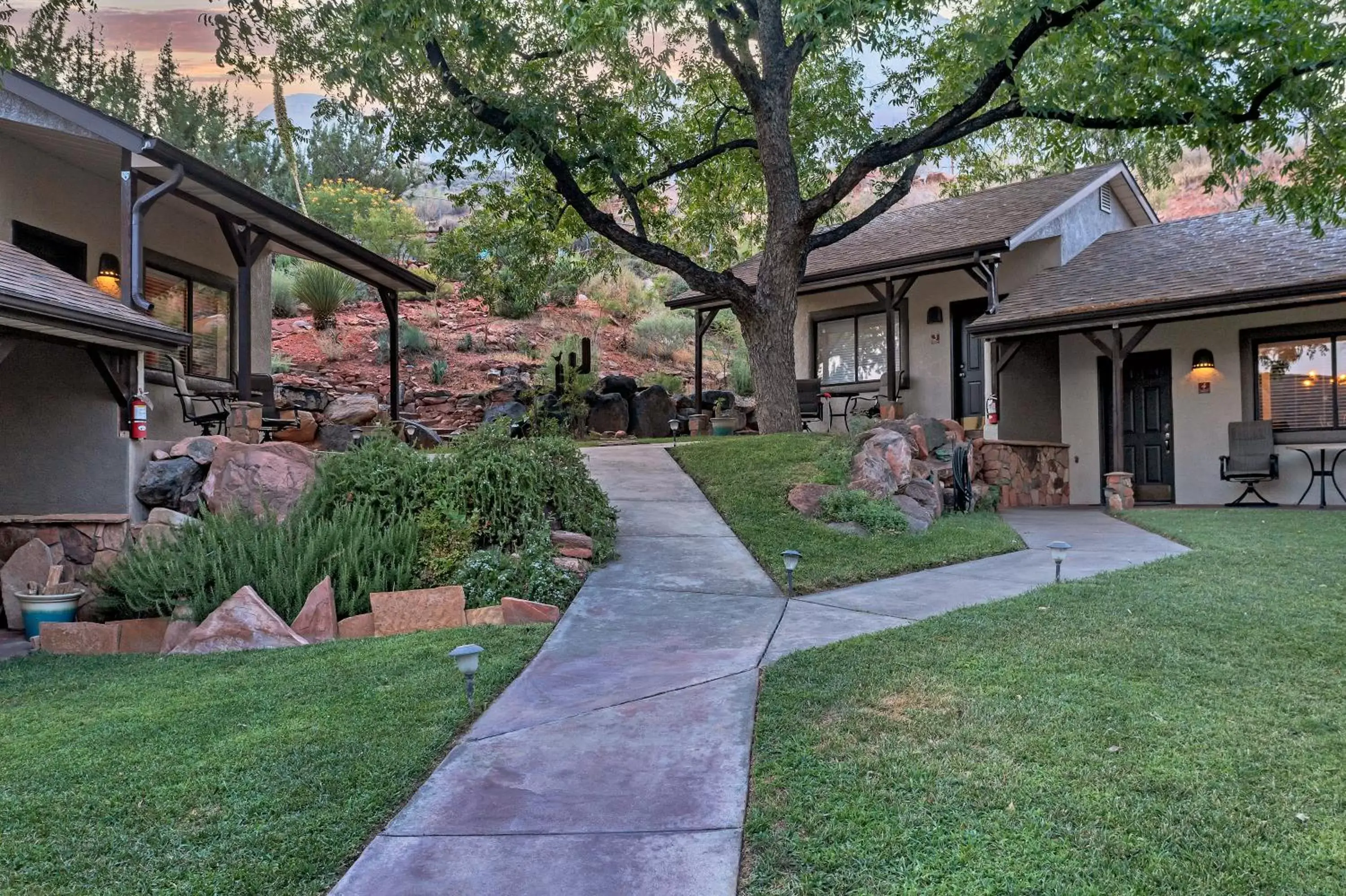 Property Building in Red Rock Inn Cottages