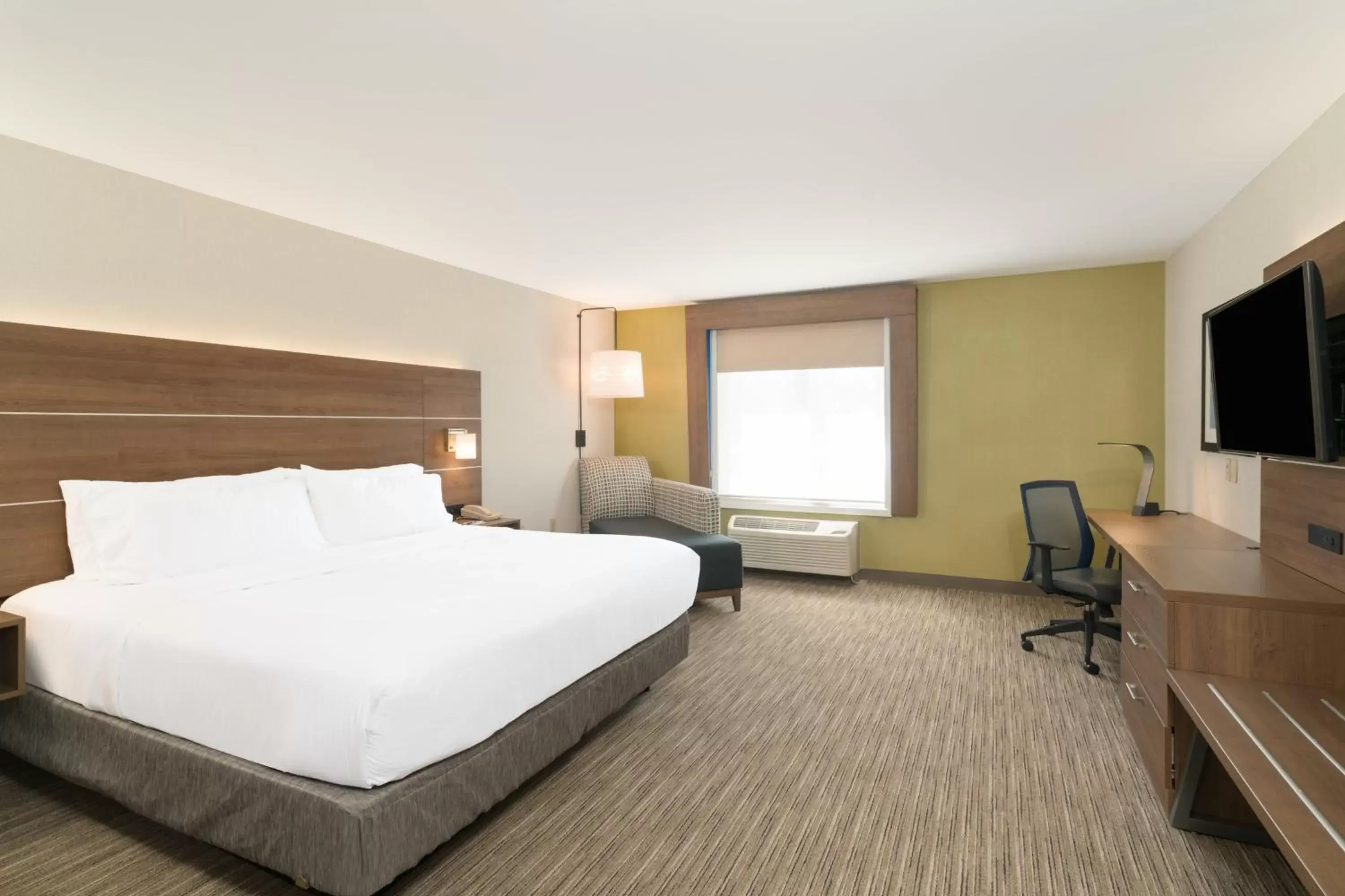Photo of the whole room, Bed in Holiday Inn Express Radcliff Fort Knox, an IHG Hotel