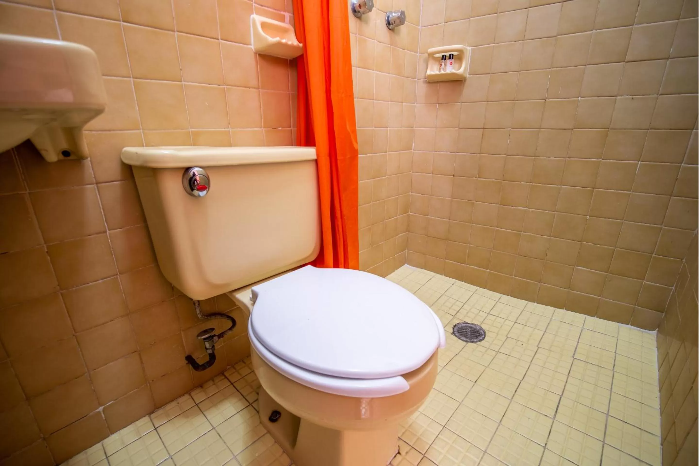Bathroom in OYO Hotel Arena Surf, Puerto Escondido