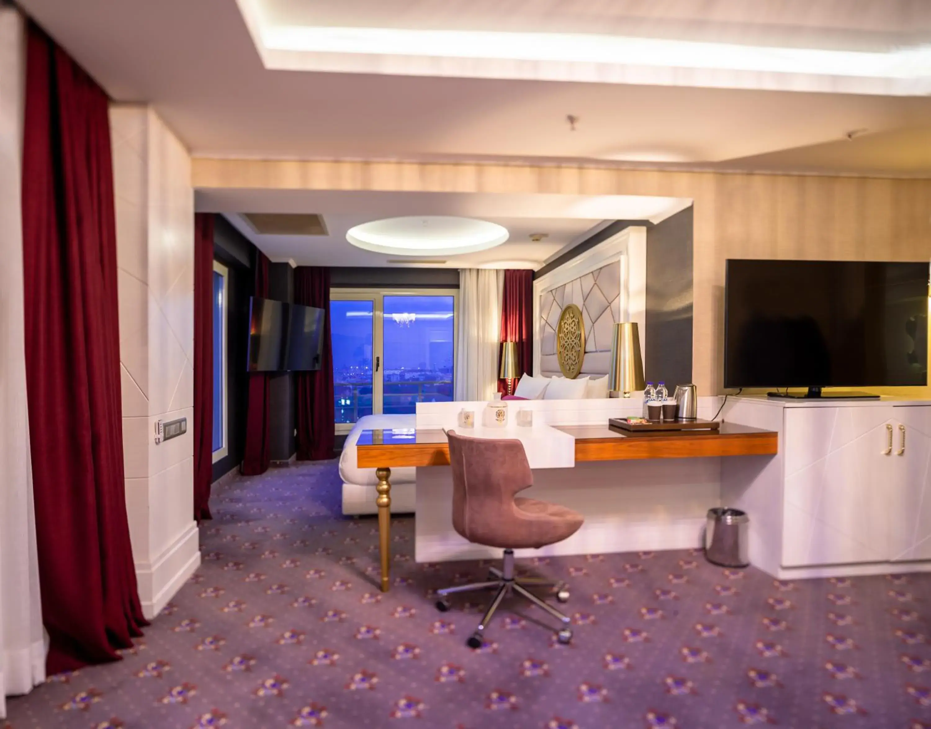 TV/Entertainment Center in DoubleTree By Hilton Hotel Izmir - Alsancak