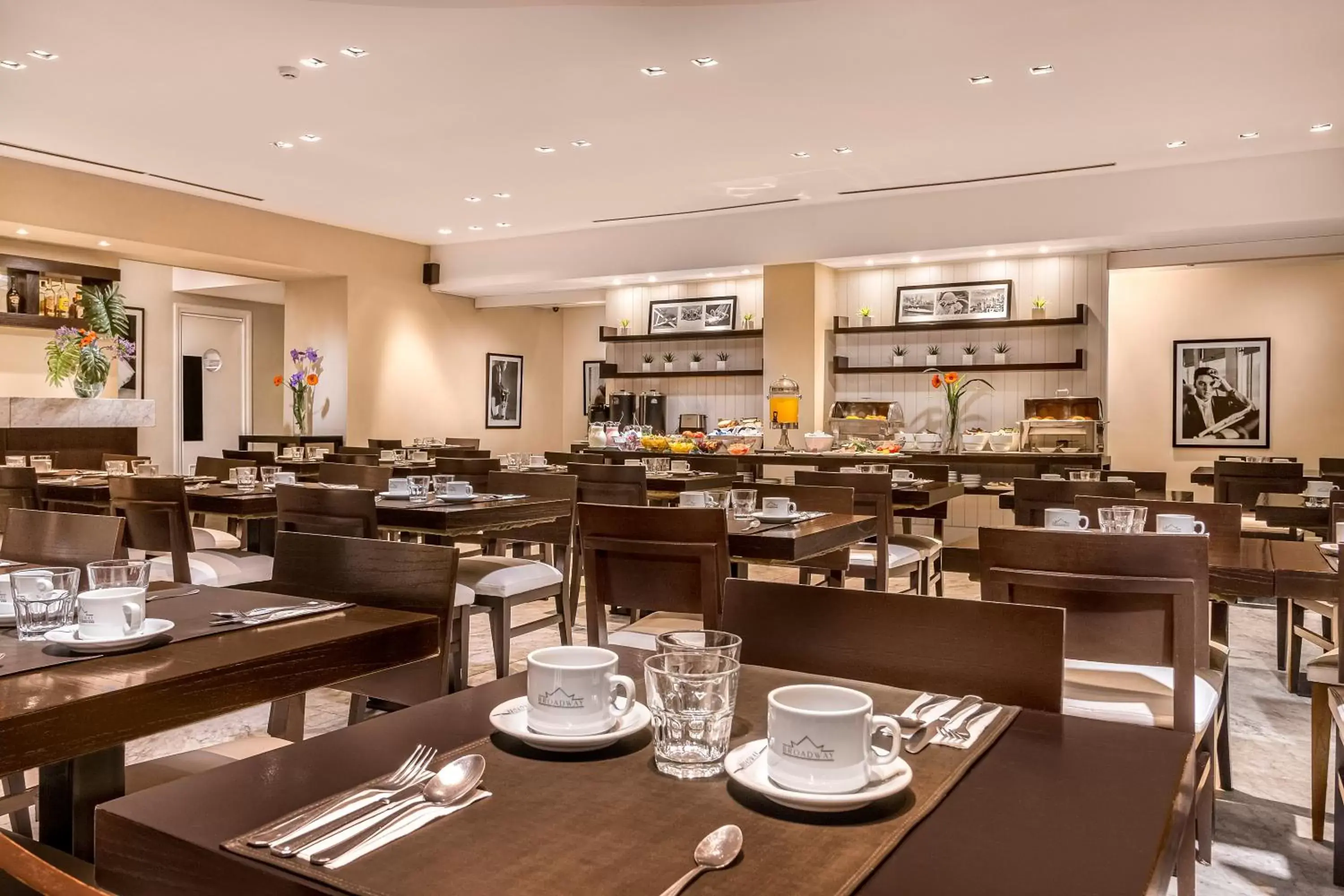 Buffet breakfast, Restaurant/Places to Eat in Broadway Hotel & Suites