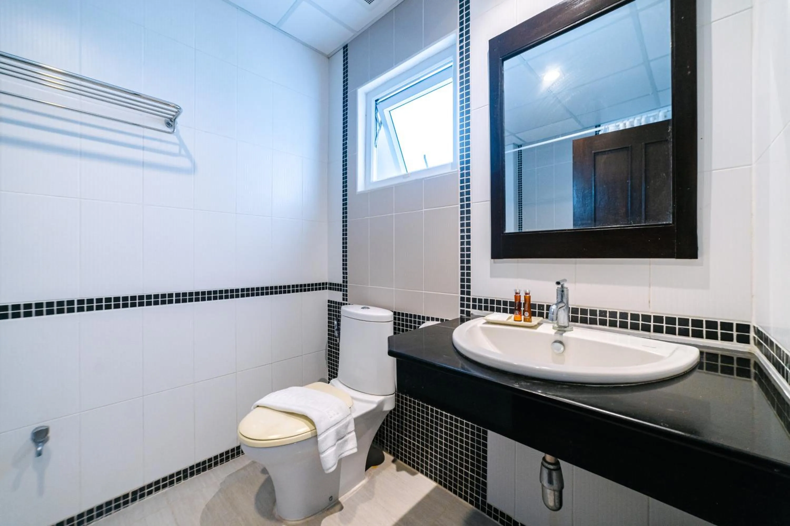 Toilet in Ratana Hotel Sakdidet, PHUKET TOWN