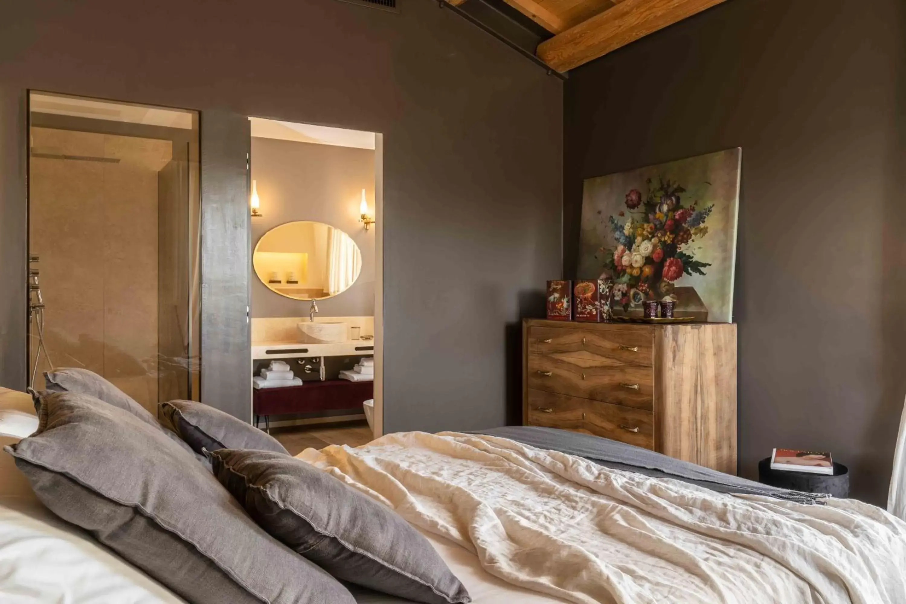 Bed in CasaVostra - Ambience Suites