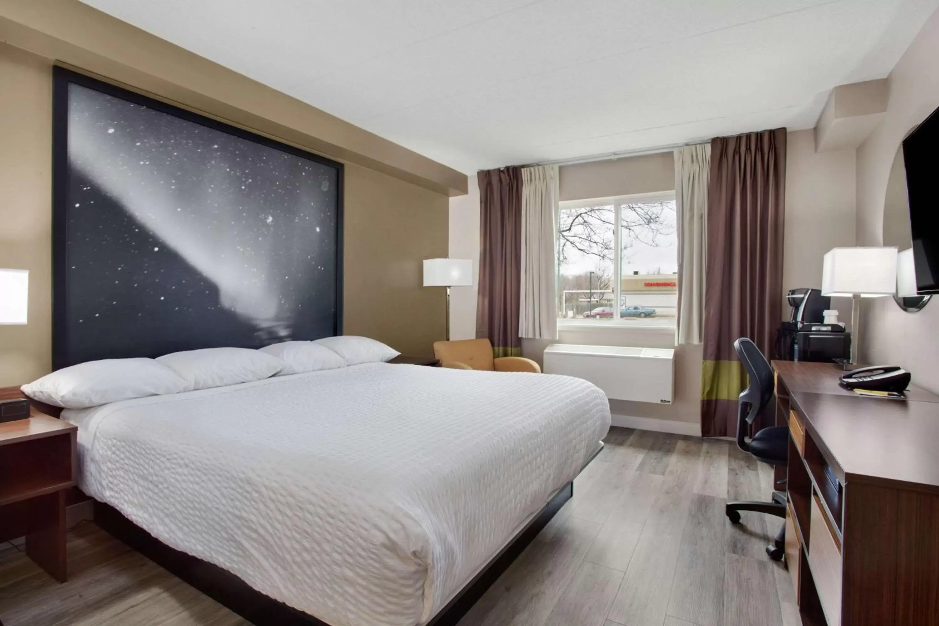 Photo of the whole room, Bed in Super 8 by Wyndham Winnipeg West