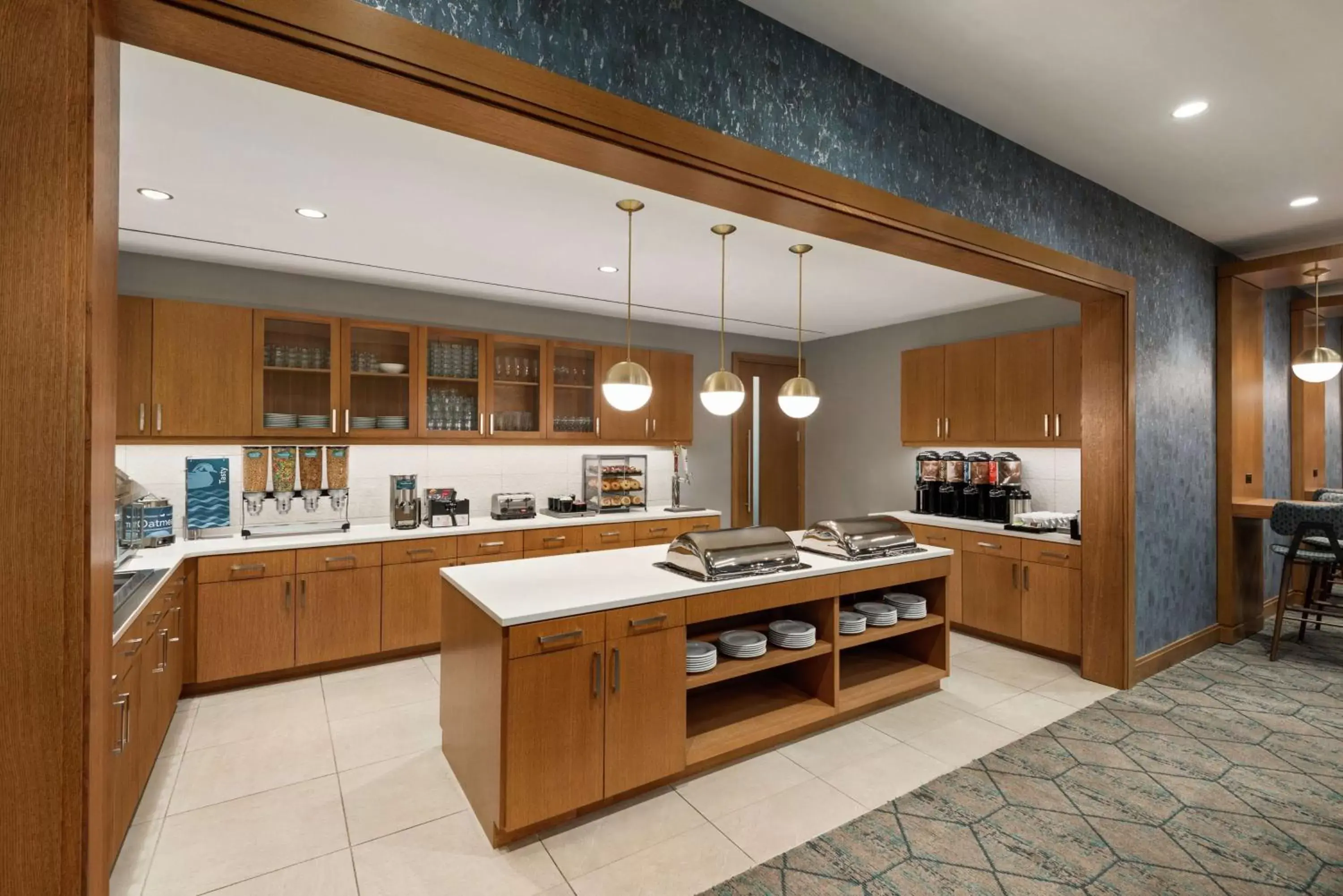 Breakfast, Kitchen/Kitchenette in Homewood Suites By Hilton Wilmington Downtown