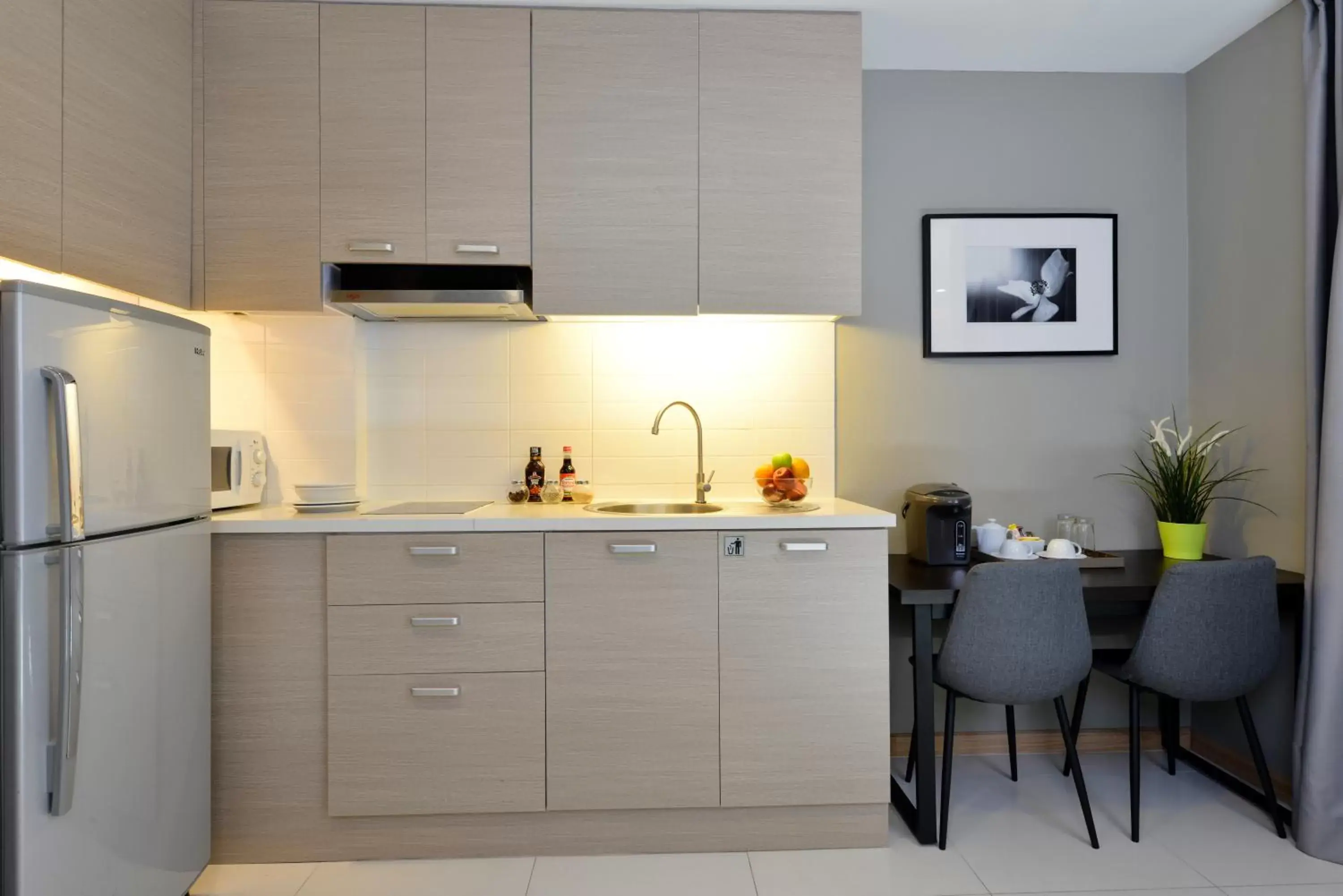 Kitchen or kitchenette, Kitchen/Kitchenette in Altera Hotel and Residence by At Mind