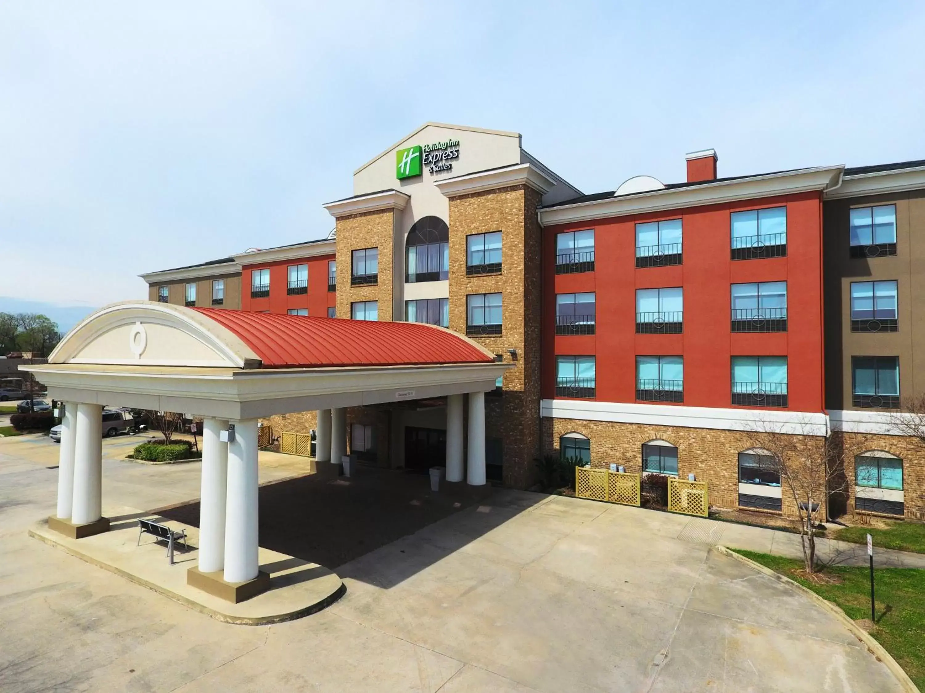 Property Building in Holiday Inn Express Hotel & Suites Baton Rouge -Port Allen, an IHG Hotel